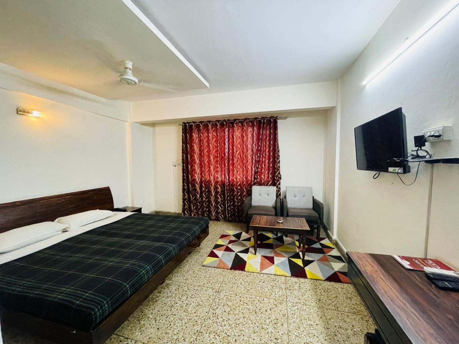 Gautam Hotel 2*