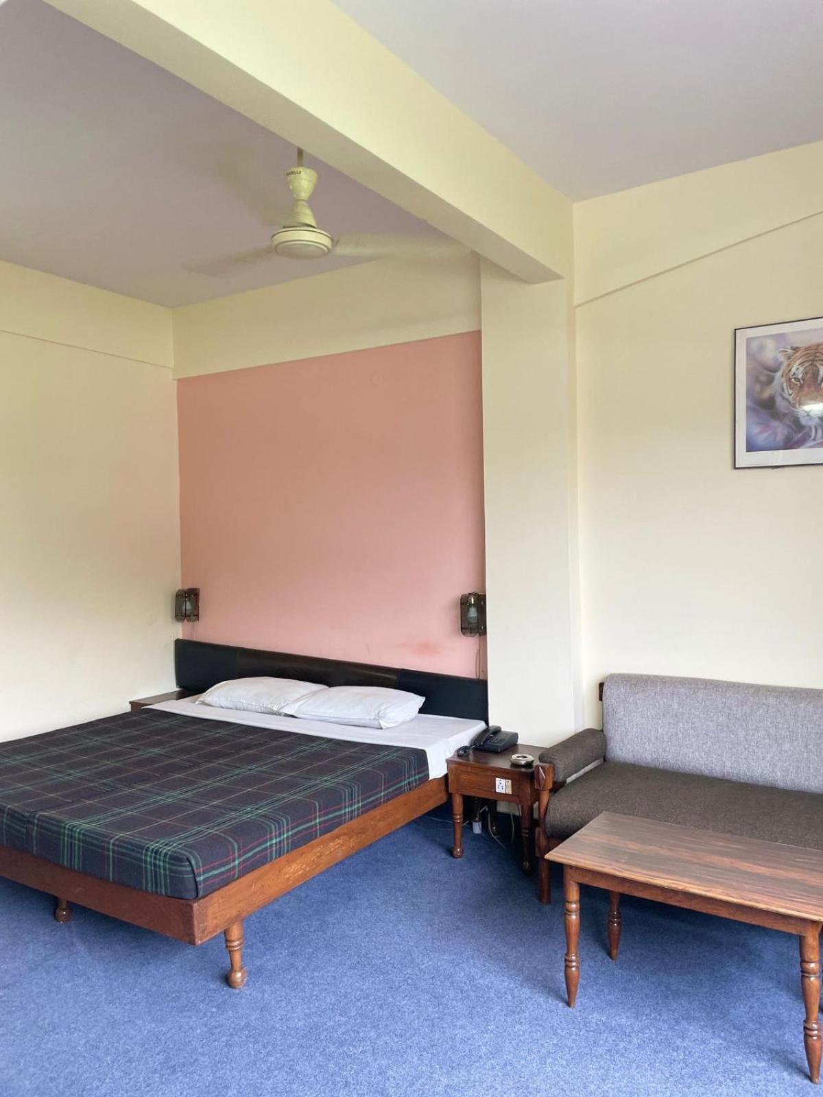 Gautam Hotel 2*