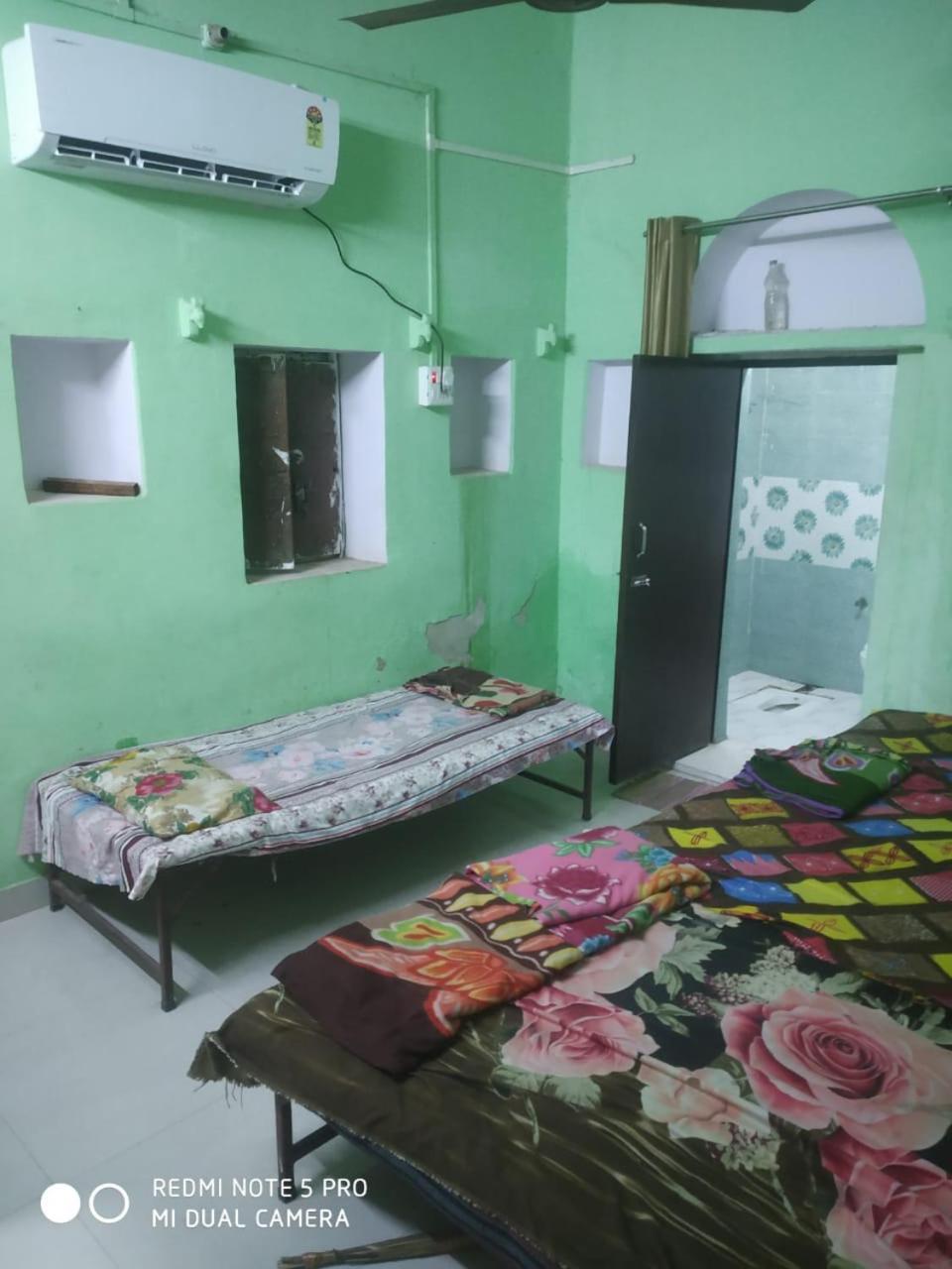 Guest house Shri Swami Sheetal Das Akhada B1-88 Assi , Near Pushkar Talab,varanasi, Ashram Dharmshala Varanasi
