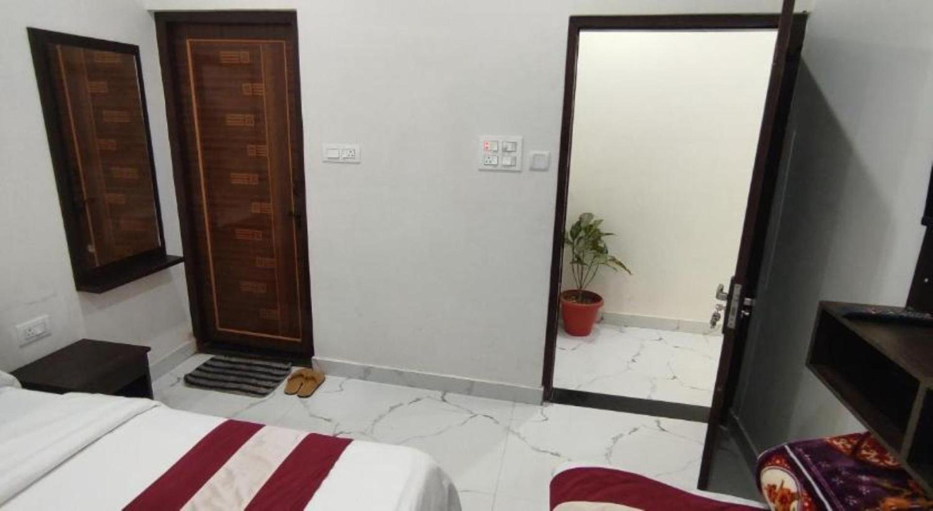 Hotel Mahadev , 3*