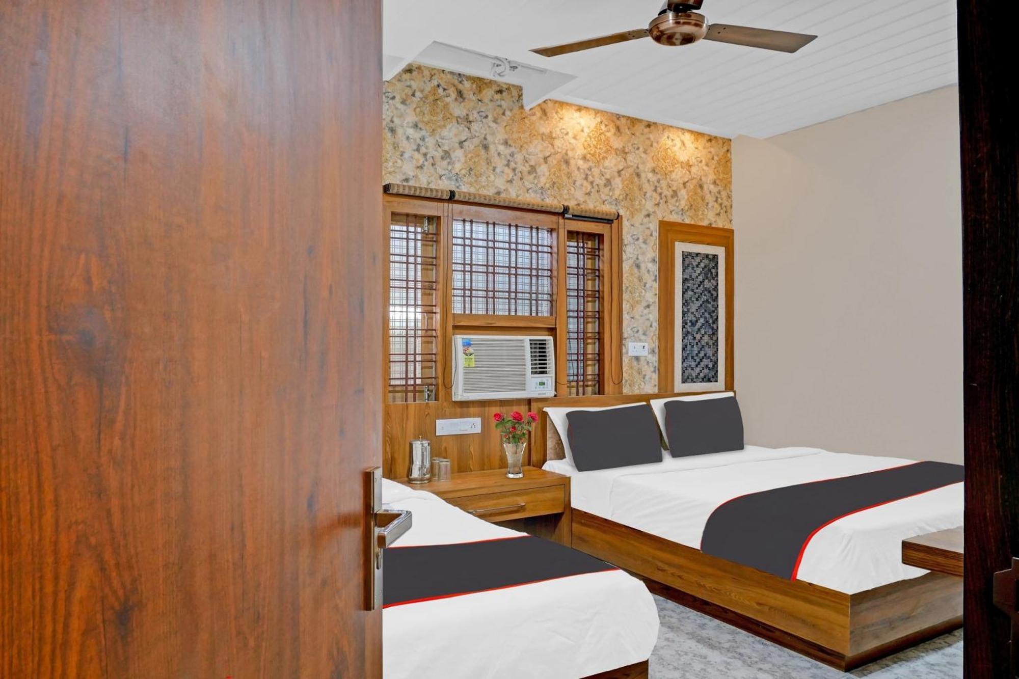 Collection O Shaurya Hotel Varanasi