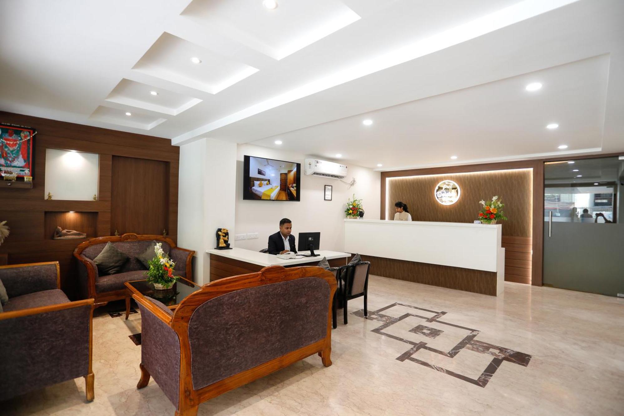 Dolphin International Hotel 3*