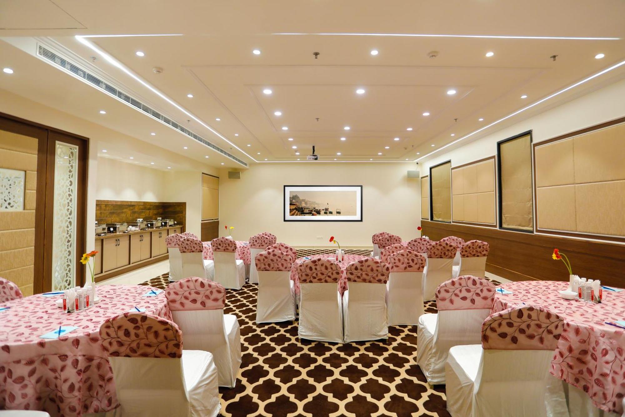 Dolphin International Hotel 3*
