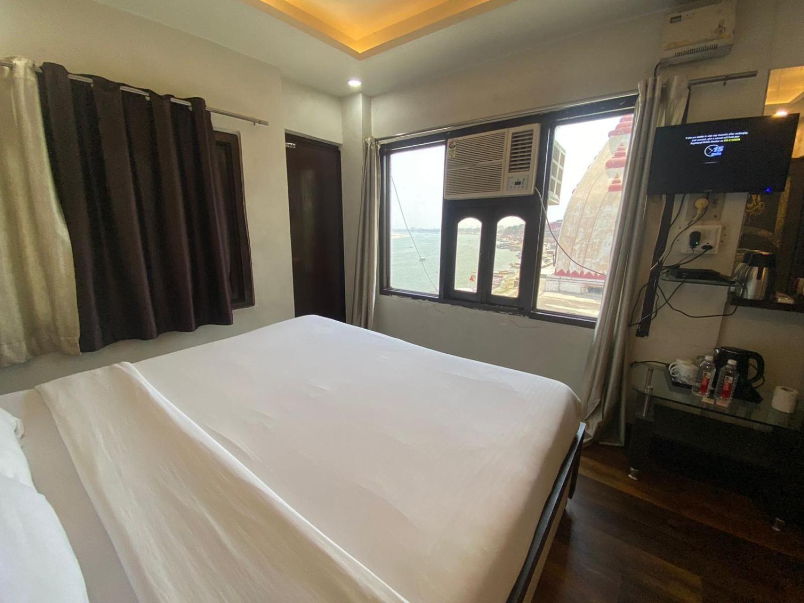 Hotel Sita Palace On Heritage Ghats Of Benaras 3*