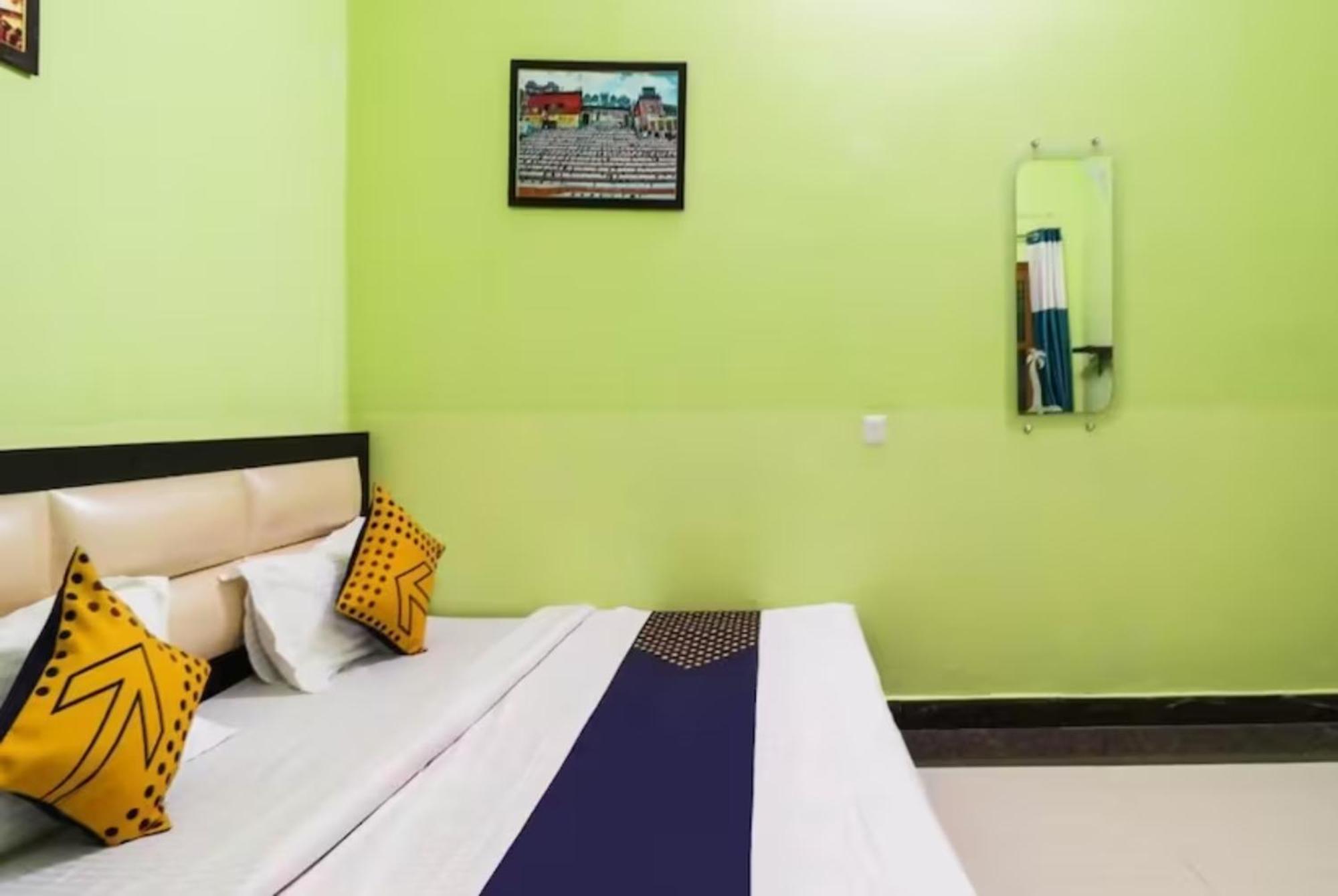 Grg H R Near Dashashwamedh Ghat Hotel