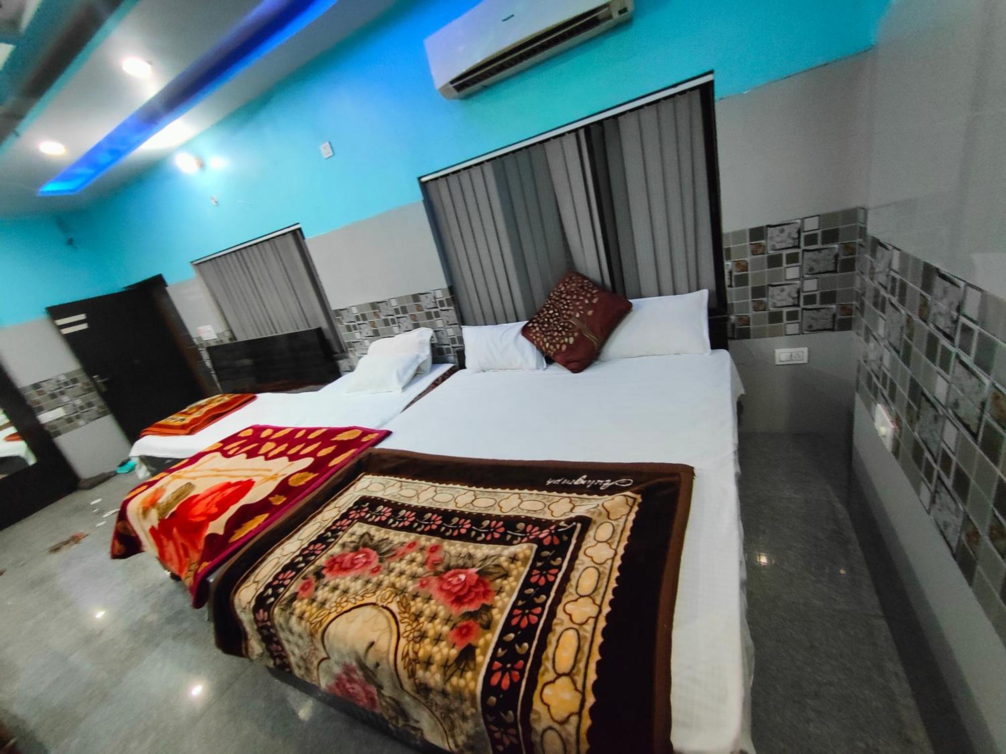 Kashi Guest house *