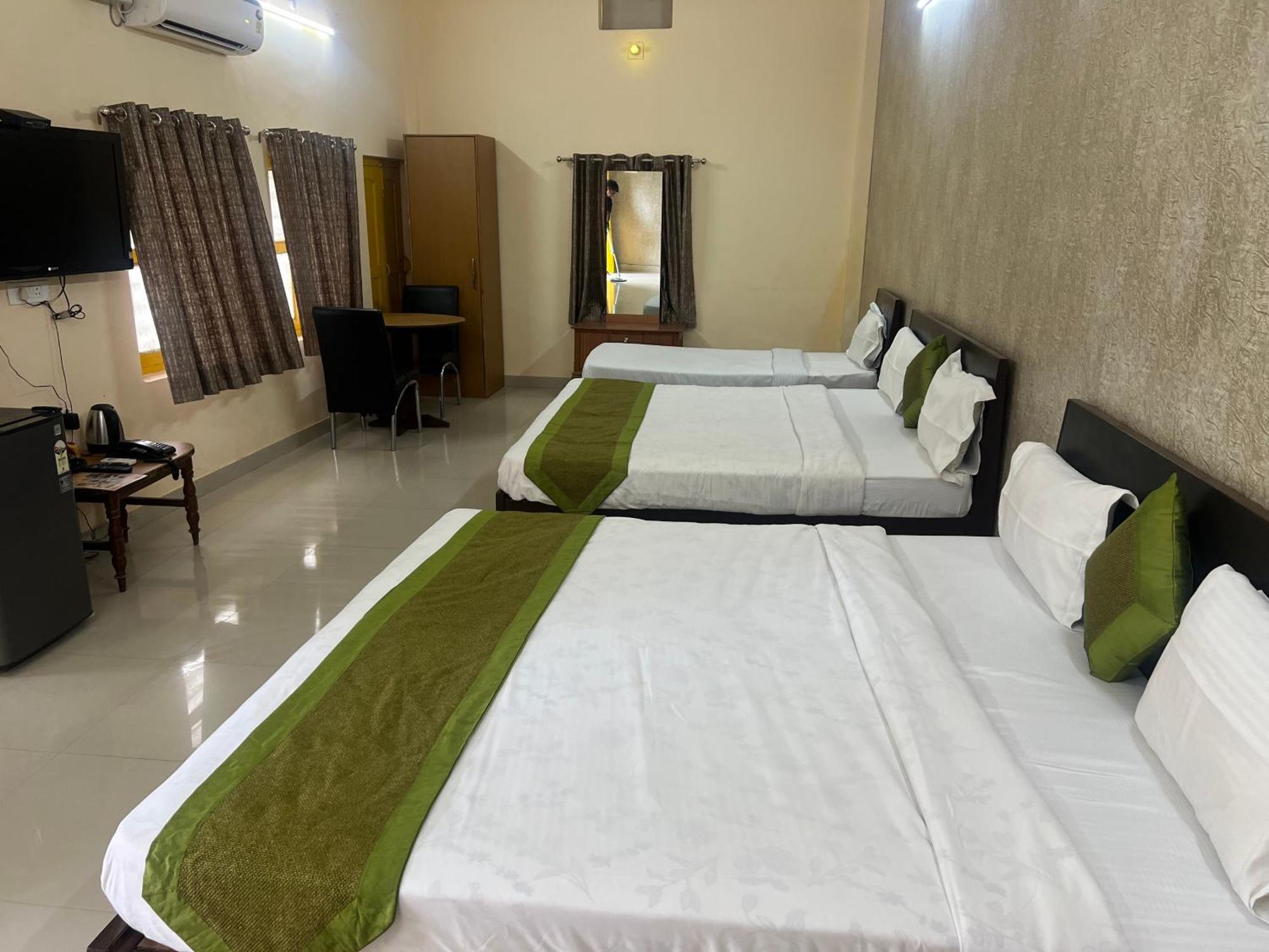 Utsav Grand Hotel 3*