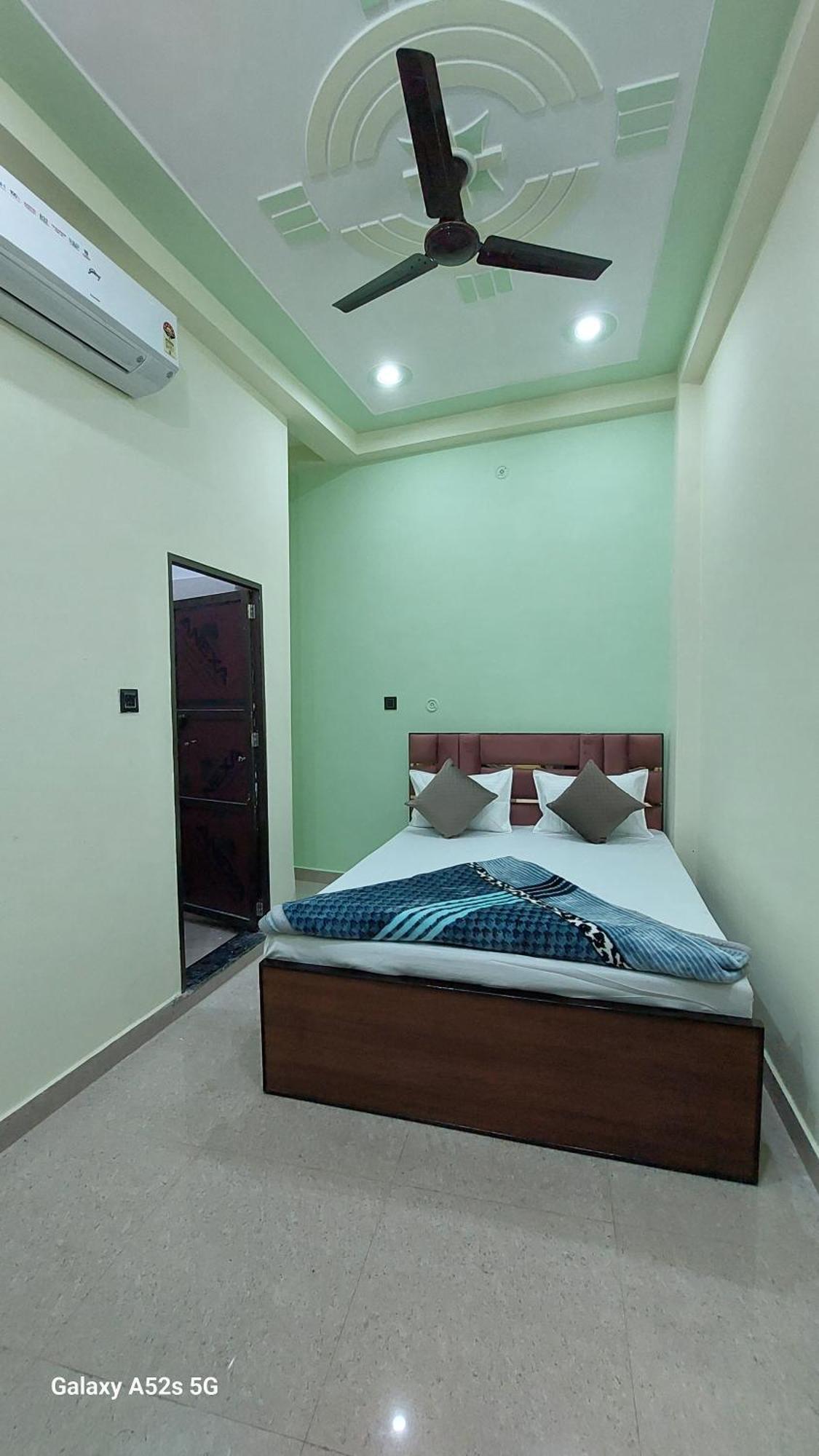 Narayani Paying Guest house