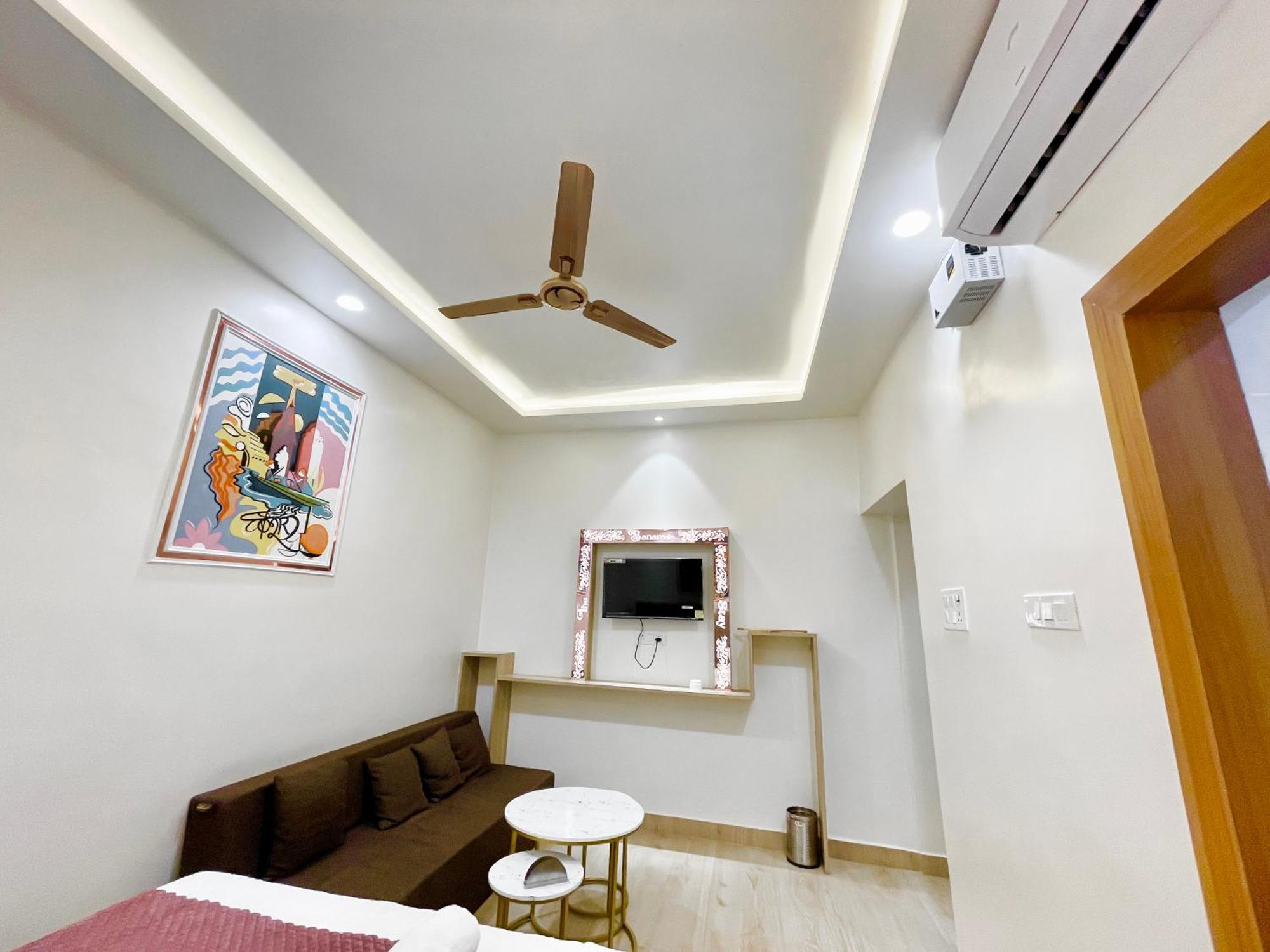 The Banaras ! होटल द बनारस स्टे, பனாரஸ் தங்கும் ஹோட்டல்f, Air-conditioned With Off Site Parking Availability, Near Kashi Vishwanath Temple, And Ganga Ghat 4* Varanasi