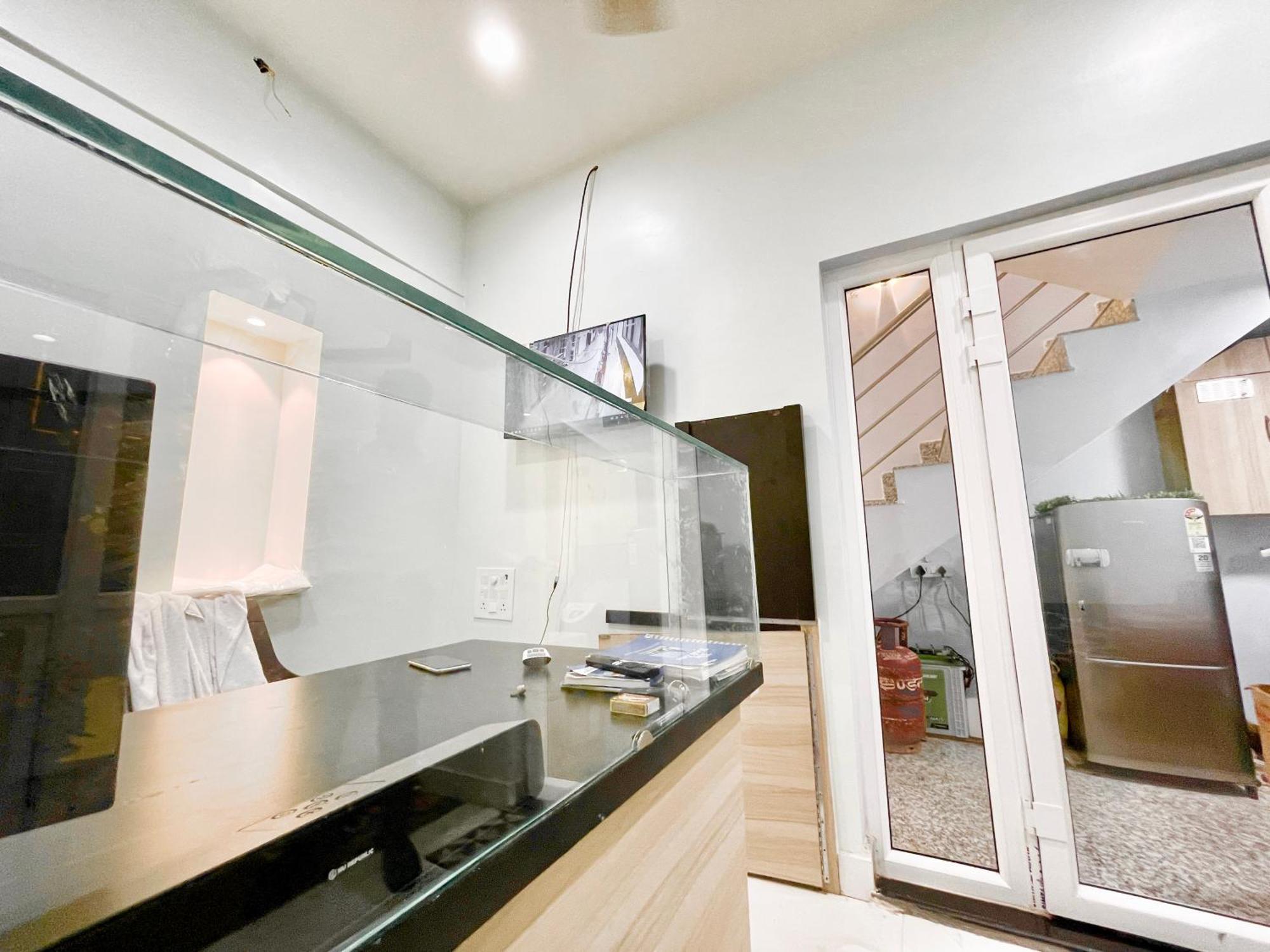 The Banaras ! होटल द बनारस स्टे, பனாரஸ் தங்கும் ஹோட்டல்f, Air-conditioned With Off Site Parking Availability, Near Kashi Vishwanath Temple, And Ganga Ghat Hotel 4*