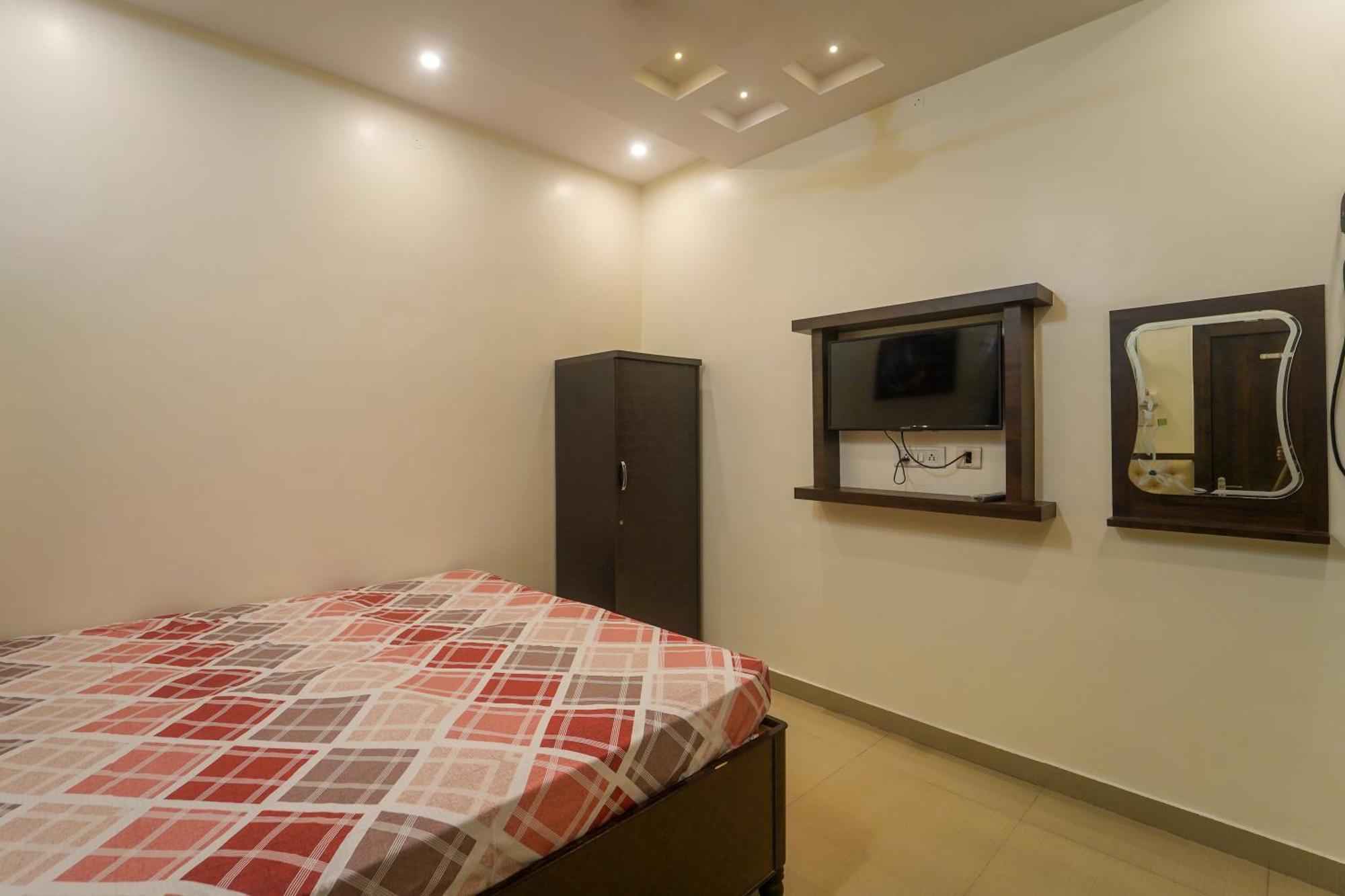 Apartment Rk 3 Bedroom With Kitchen And Balcony Varanasi