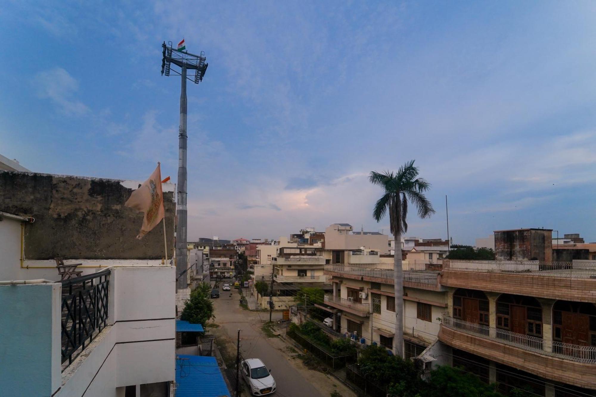 Rk 3 Bedroom With Kitchen And Balcony Apartment