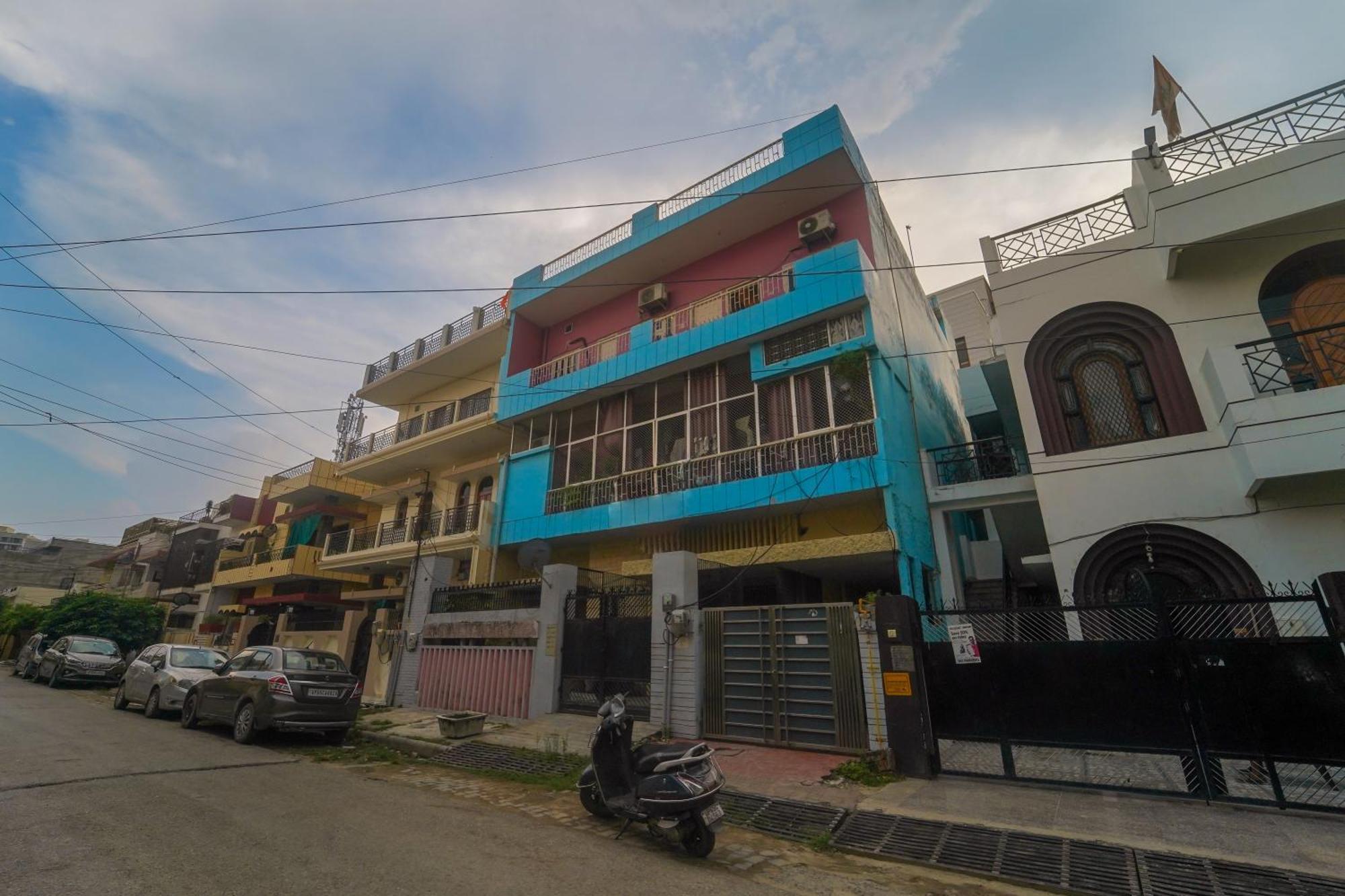 Rk 3 Bedroom With Kitchen And Balcony Varanasi