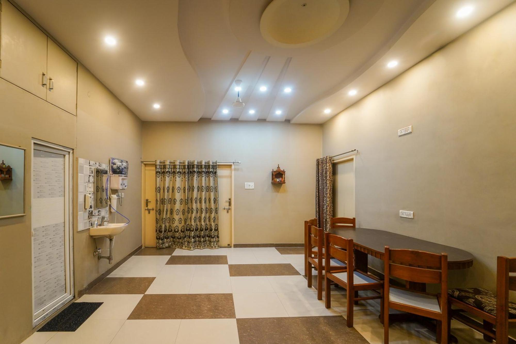 Rk 3 Bedroom With Kitchen And Balcony *