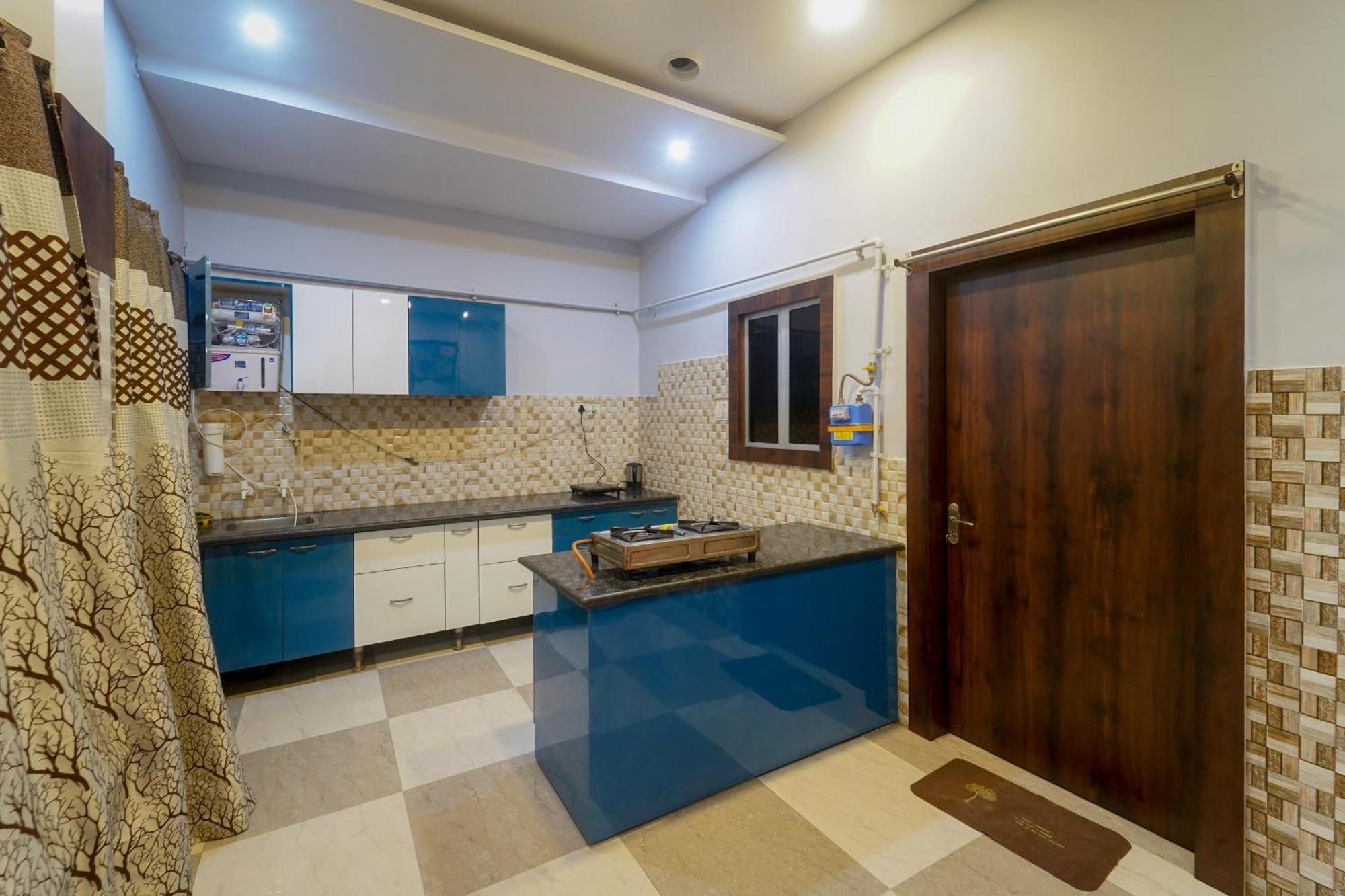 Rk 3 Bedroom With Kitchen And Balcony