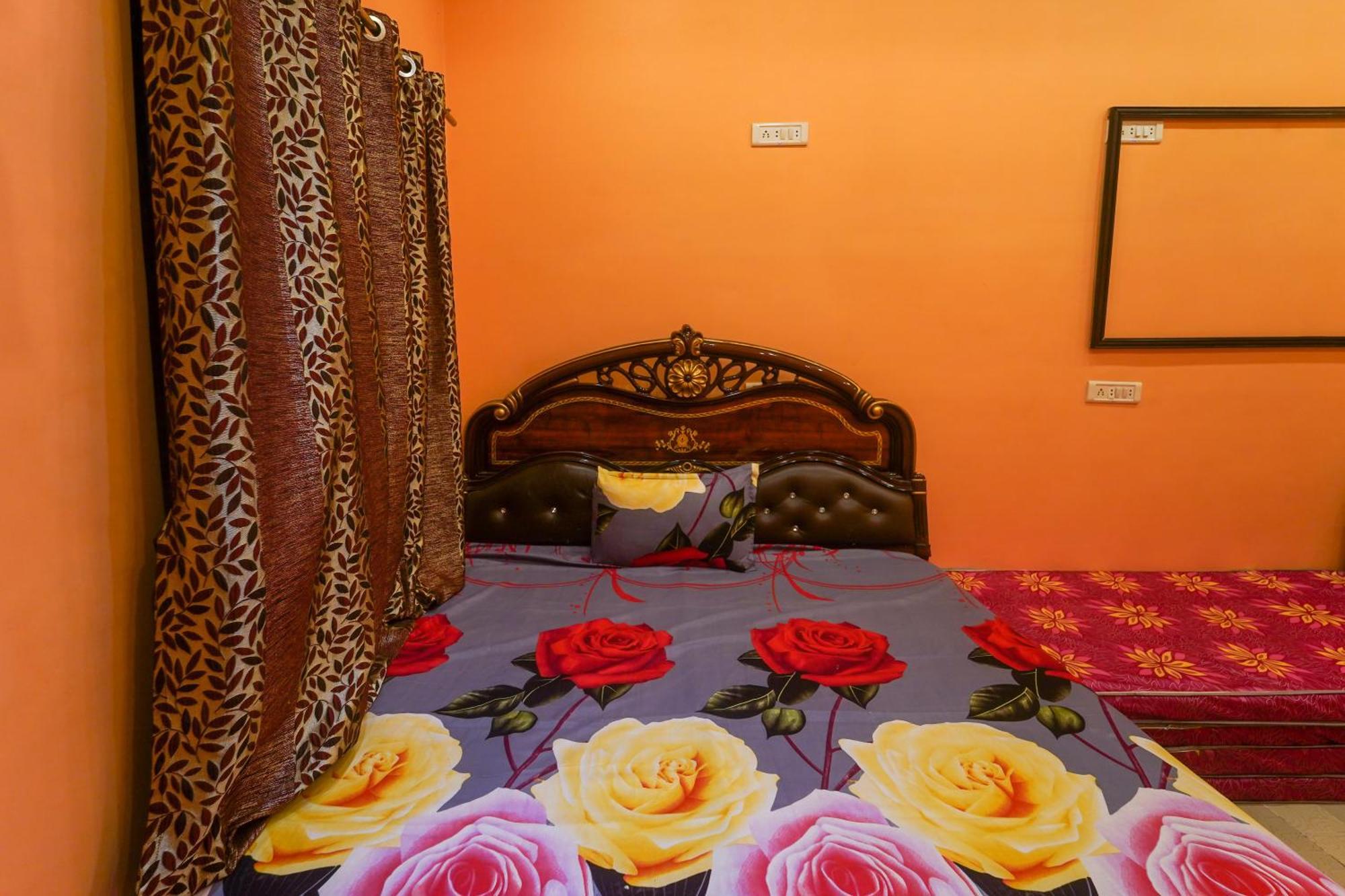 Rk 3 Bedroom With Kitchen And Balcony Apartment Varanasi