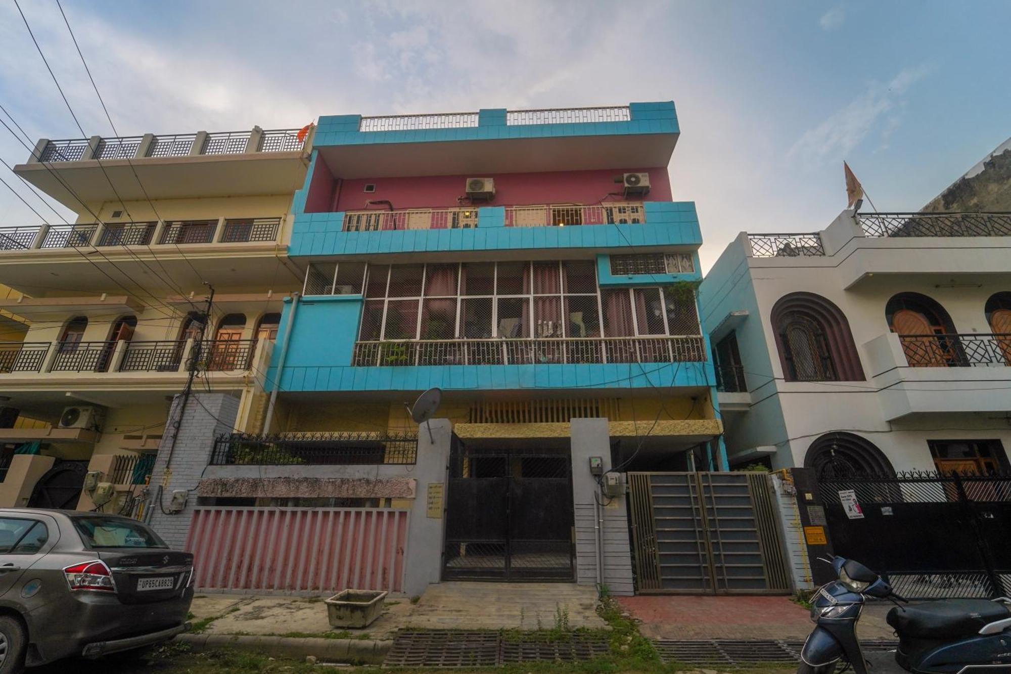 Rk 3 Bedroom With Kitchen And Balcony Apartment