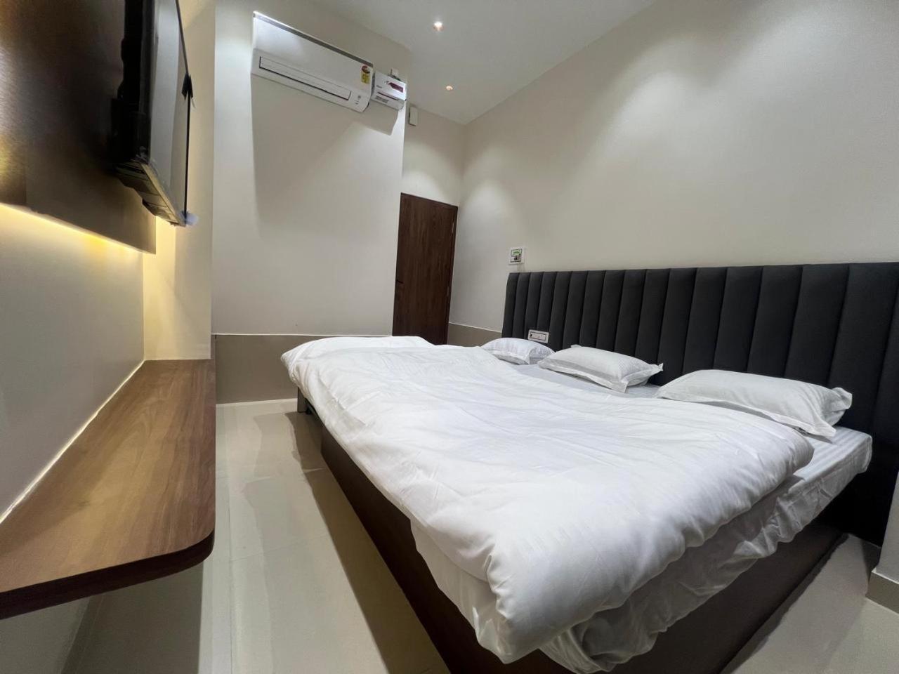 Mahant Ji Residency * Varanasi