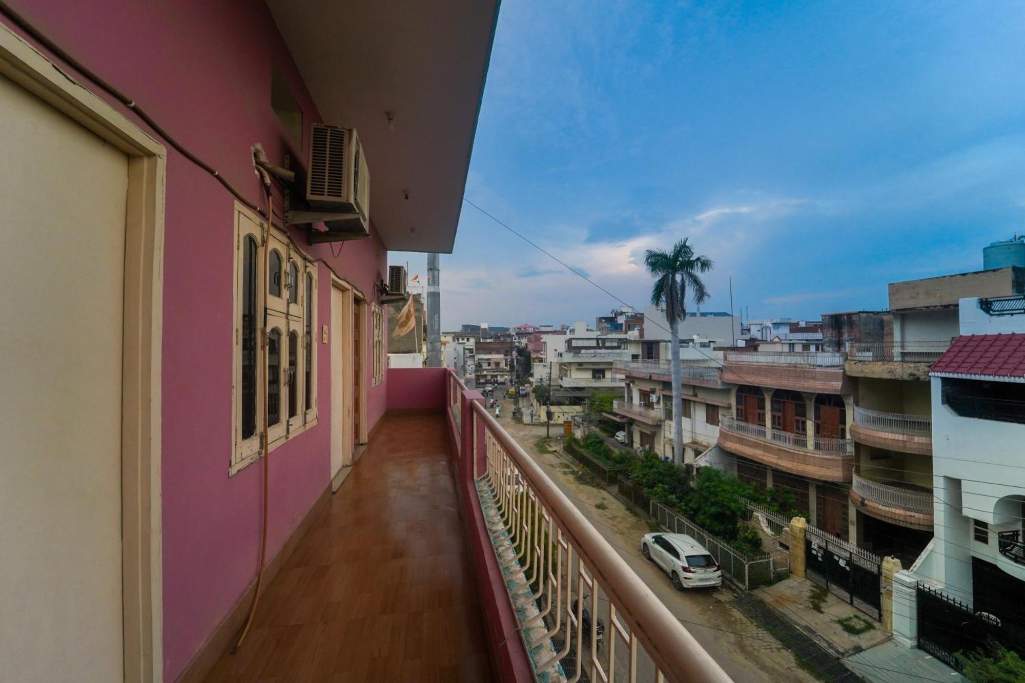 Rk 3 Bedroom With Kitchen And Balcony Apartment Varanasi