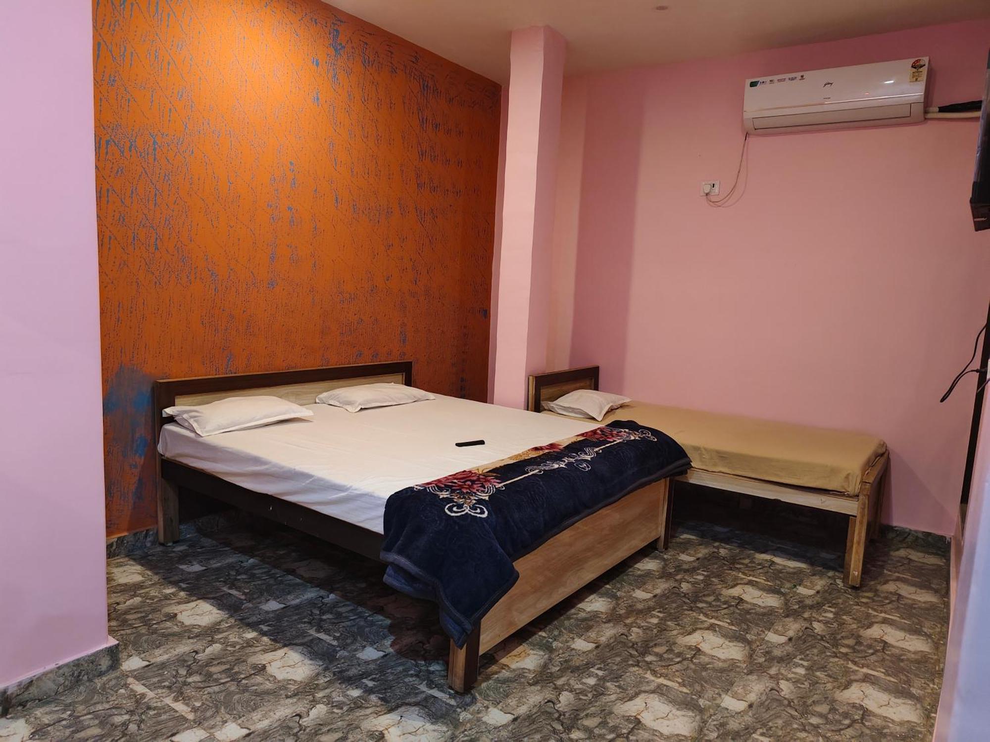 Guest house Baba Nirmaan Das Paying *