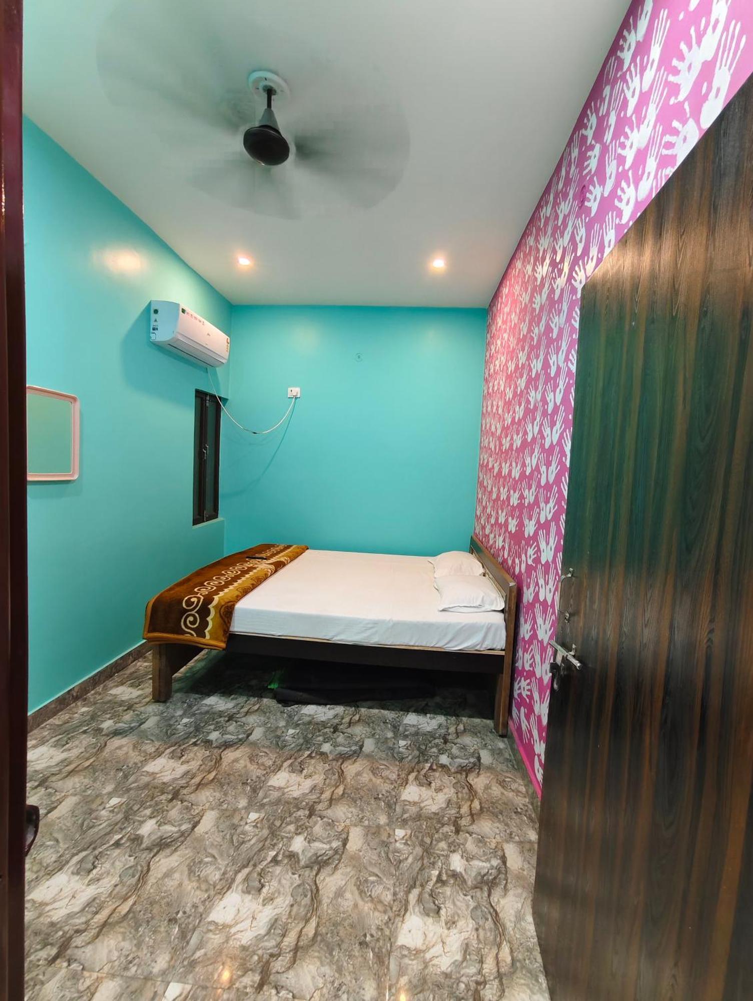 Baba Nirmaan Das Paying Guest house Varanasi