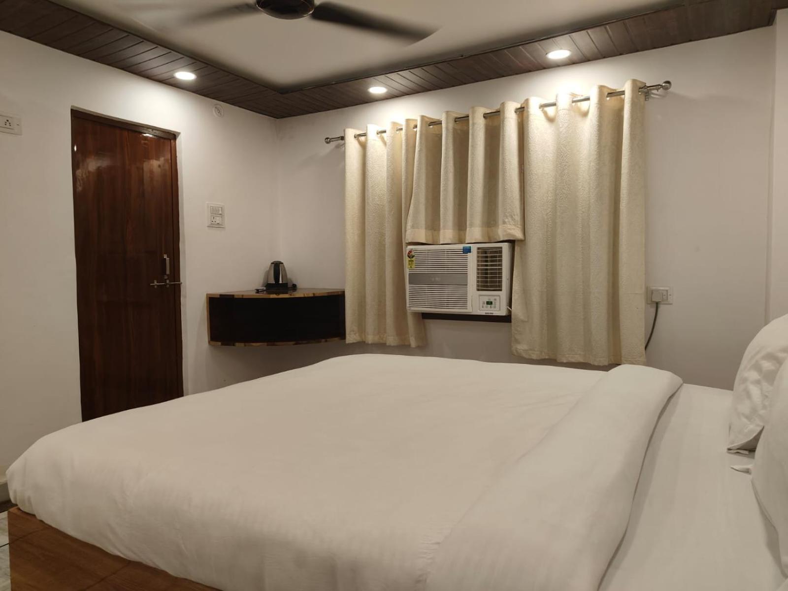 Hotel Chandra Residency - Kashi 3*