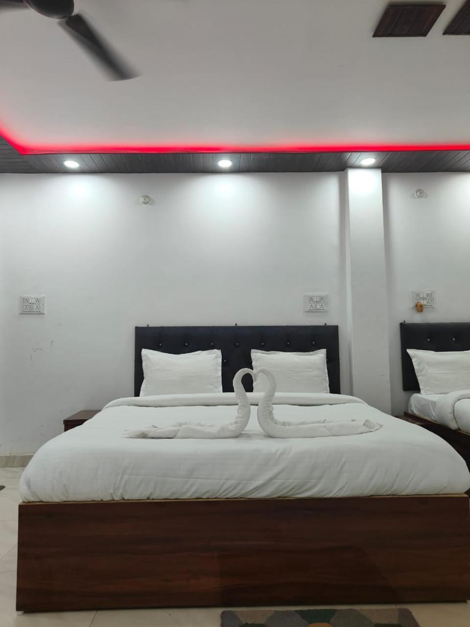 Chandra Residency - Kashi Hotel