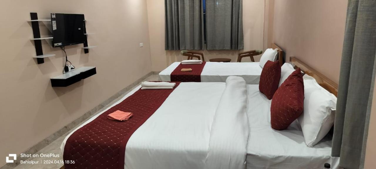 Hotel Krishna Vatika Lawn And 4*