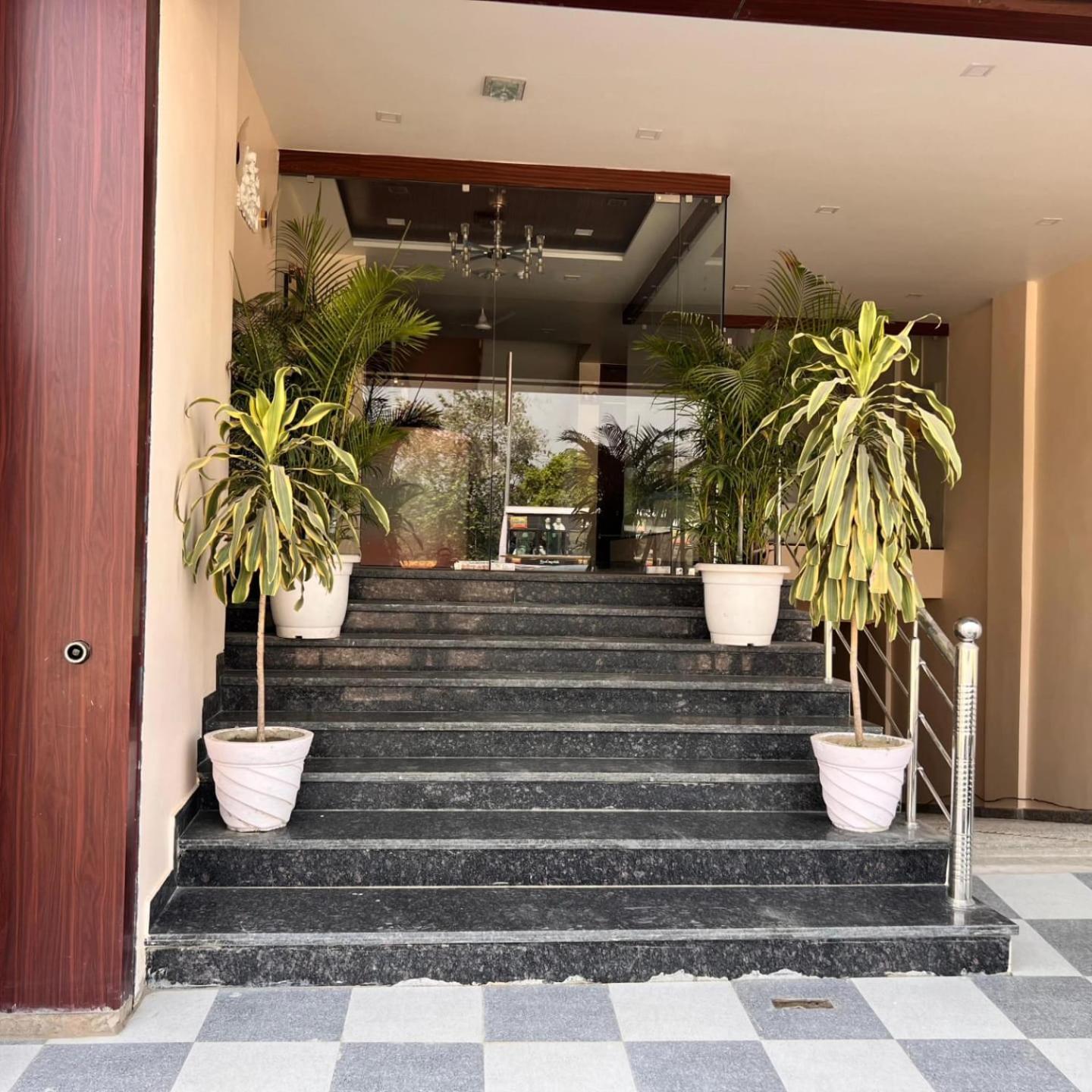 Hotel Krishna Vatika Lawn And