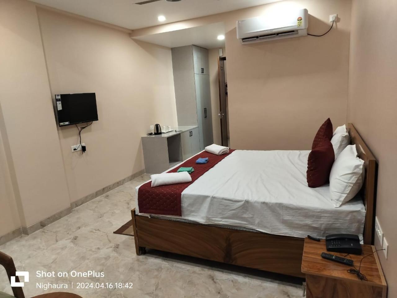 Krishna Vatika Lawn And Hotel 4*