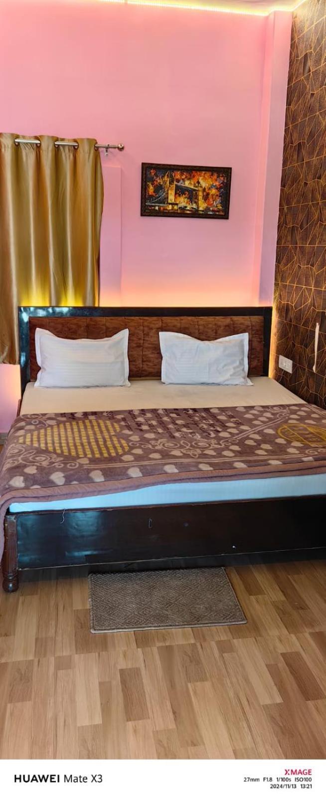 Guest house Kashi Yatra *