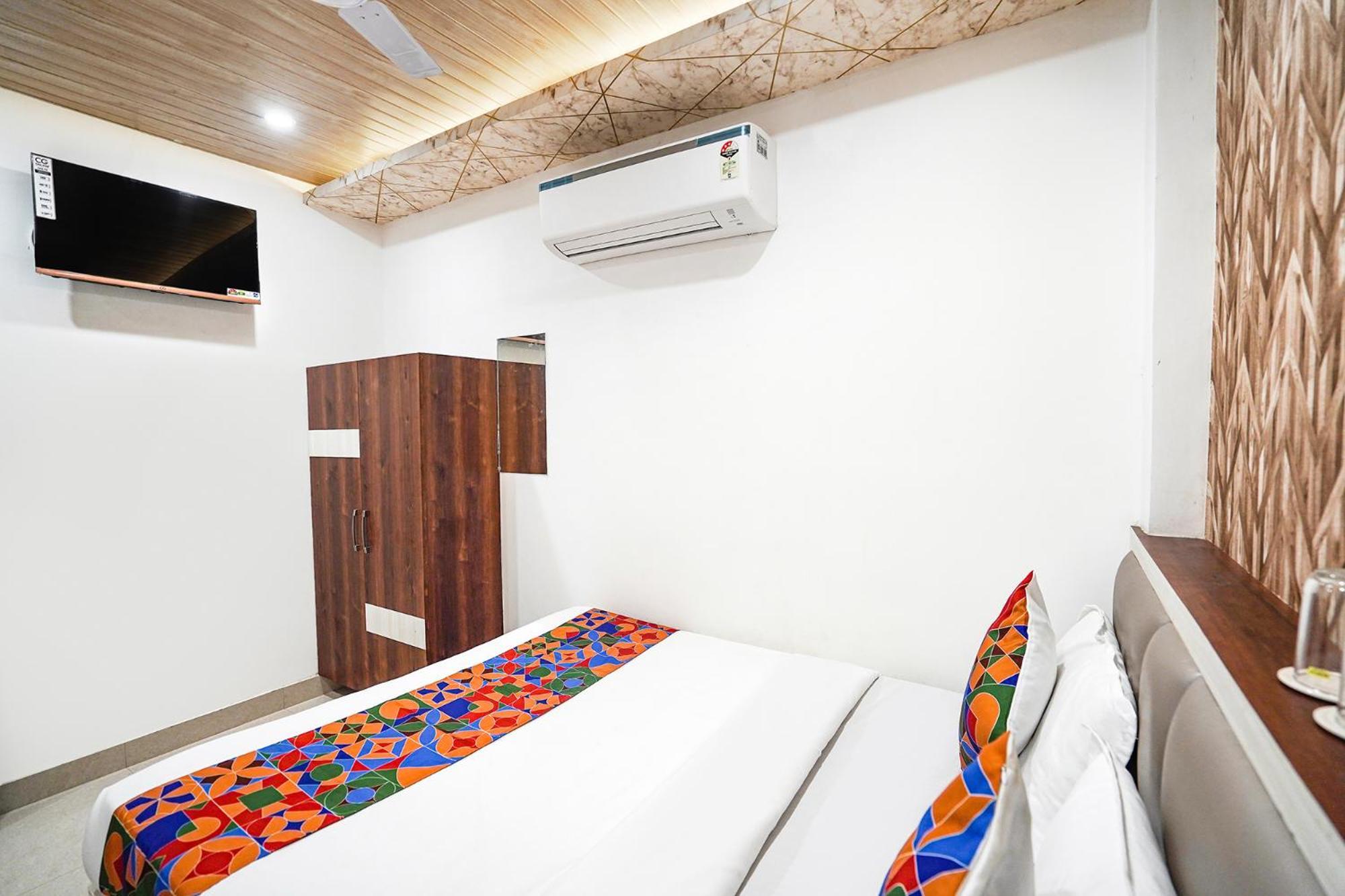 Fabhotel The Pleasure 2* Varanasi