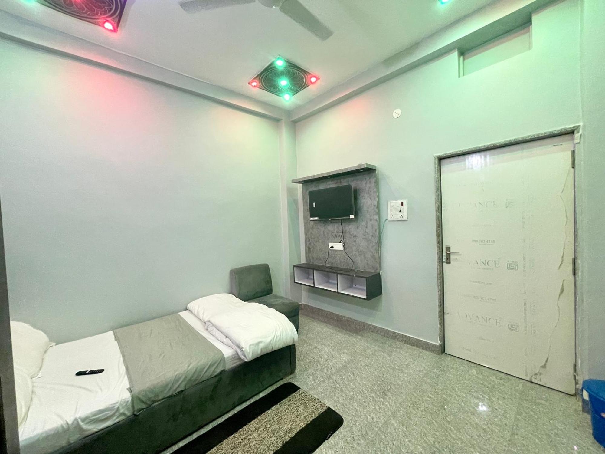 Hotel Pgh, ! Fully-air-conditioned At Prime Location With Wifi- Availablity, Near Kashi Vishwanath Temple And Ganga Ghat, Luxurious Varanasi