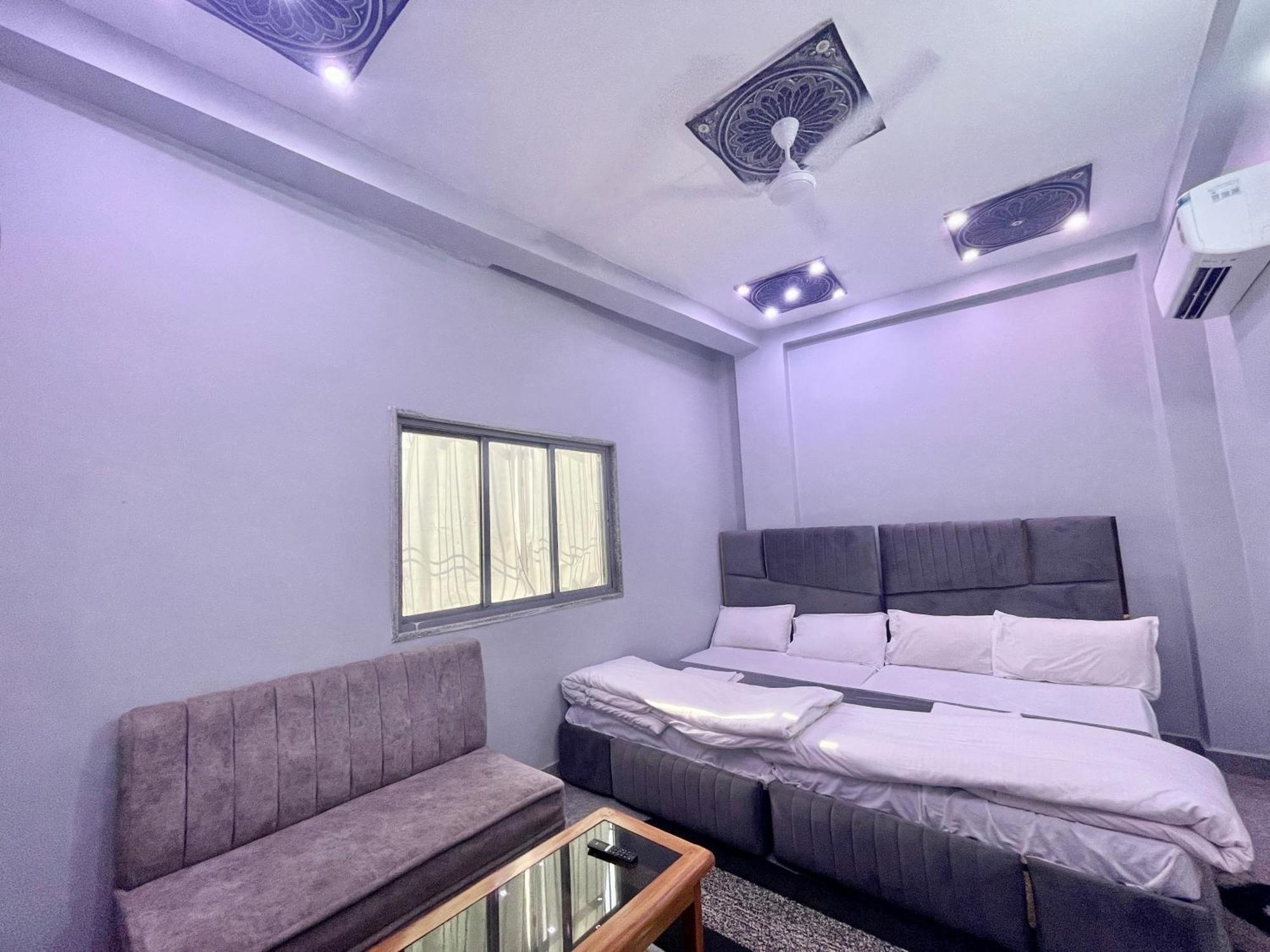 Hotel Pgh, ! Fully-air-conditioned At Prime Location With Wifi- Availablity, Near Kashi Vishwanath Temple And Ganga Ghat, Luxurious Varanasi