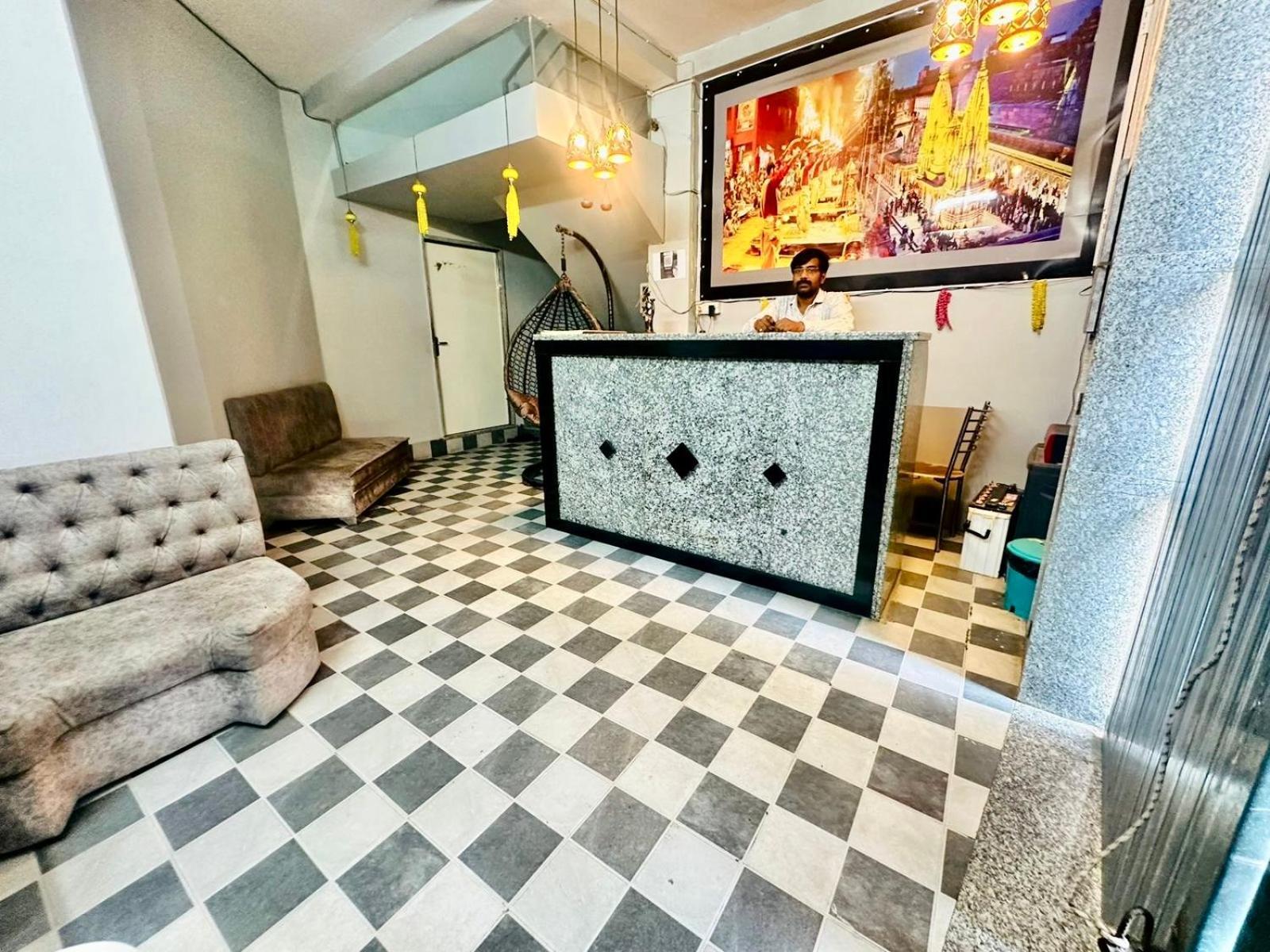 Pgh, ! Fully-air-conditioned At Prime Location With Wifi- Availablity, Near Kashi Vishwanath Temple And Ganga Ghat, Luxurious Varanasi