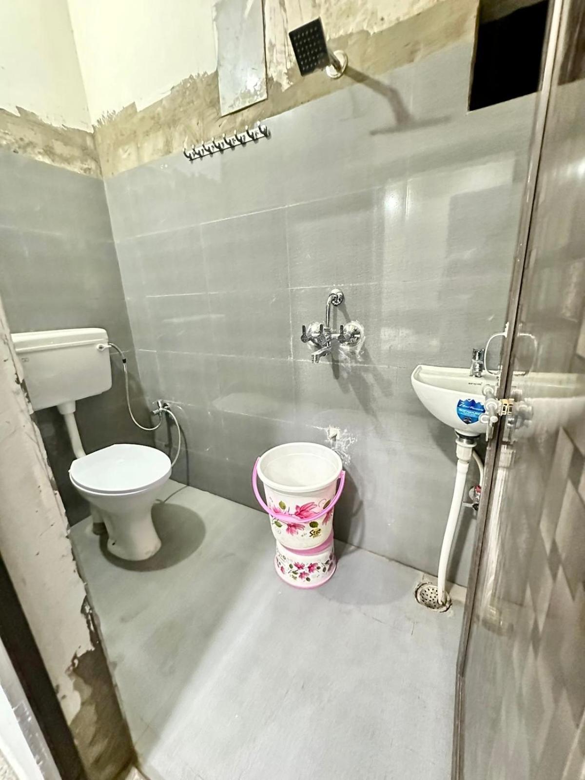 Hotel Pgh, ! Fully-air-conditioned At Prime Location With Wifi- Availablity, Near Kashi Vishwanath Temple And Ganga Ghat, Luxurious