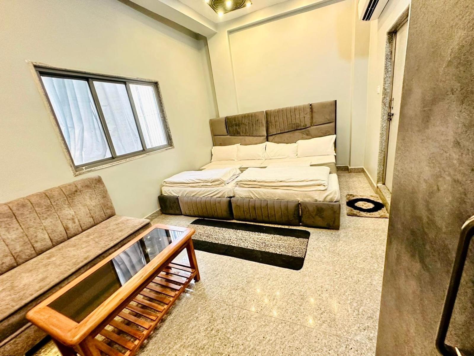 Pgh, ! Fully-air-conditioned At Prime Location With Wifi- Availablity, Near Kashi Vishwanath Temple And Ganga Ghat, Luxurious Hotel Varanasi