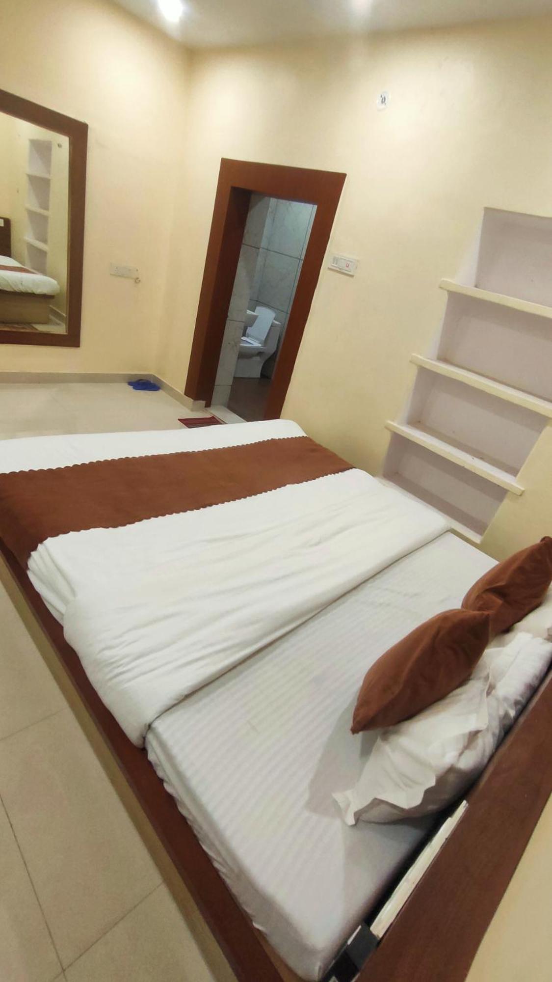 Hitansh Guest house *