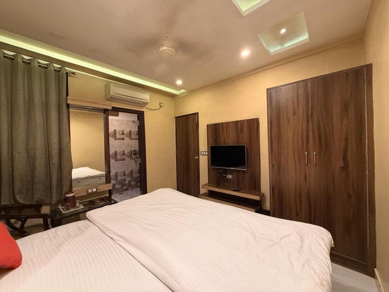 Rajkamal Palace - Near Kashi Vishwanath Temple 4*