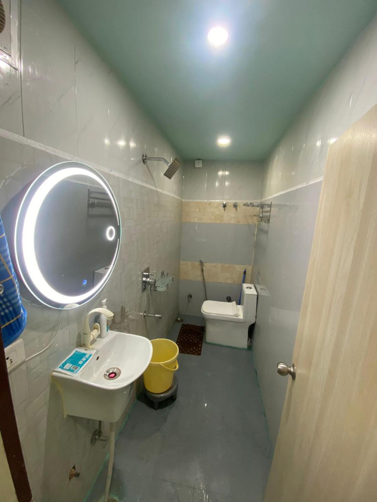 Hotel Shree *