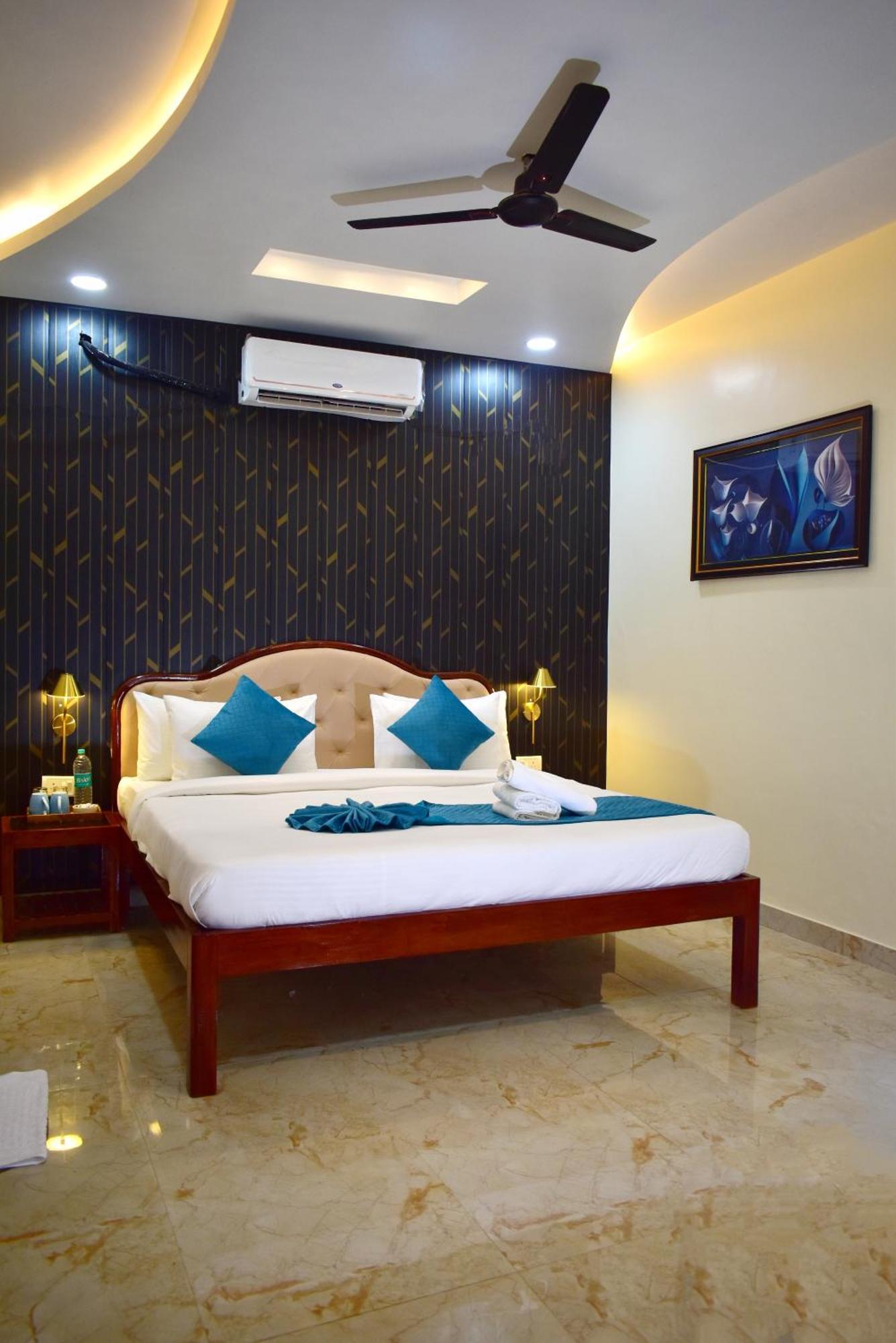 Hotel Kashi - Ratan Near Kashi Vishwanath Temple 3*