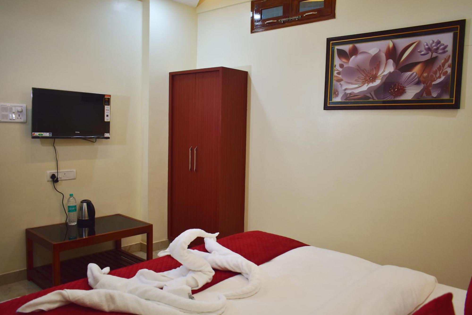 Hotel Kashi - Ratan Near Kashi Vishwanath Temple Varanasi
