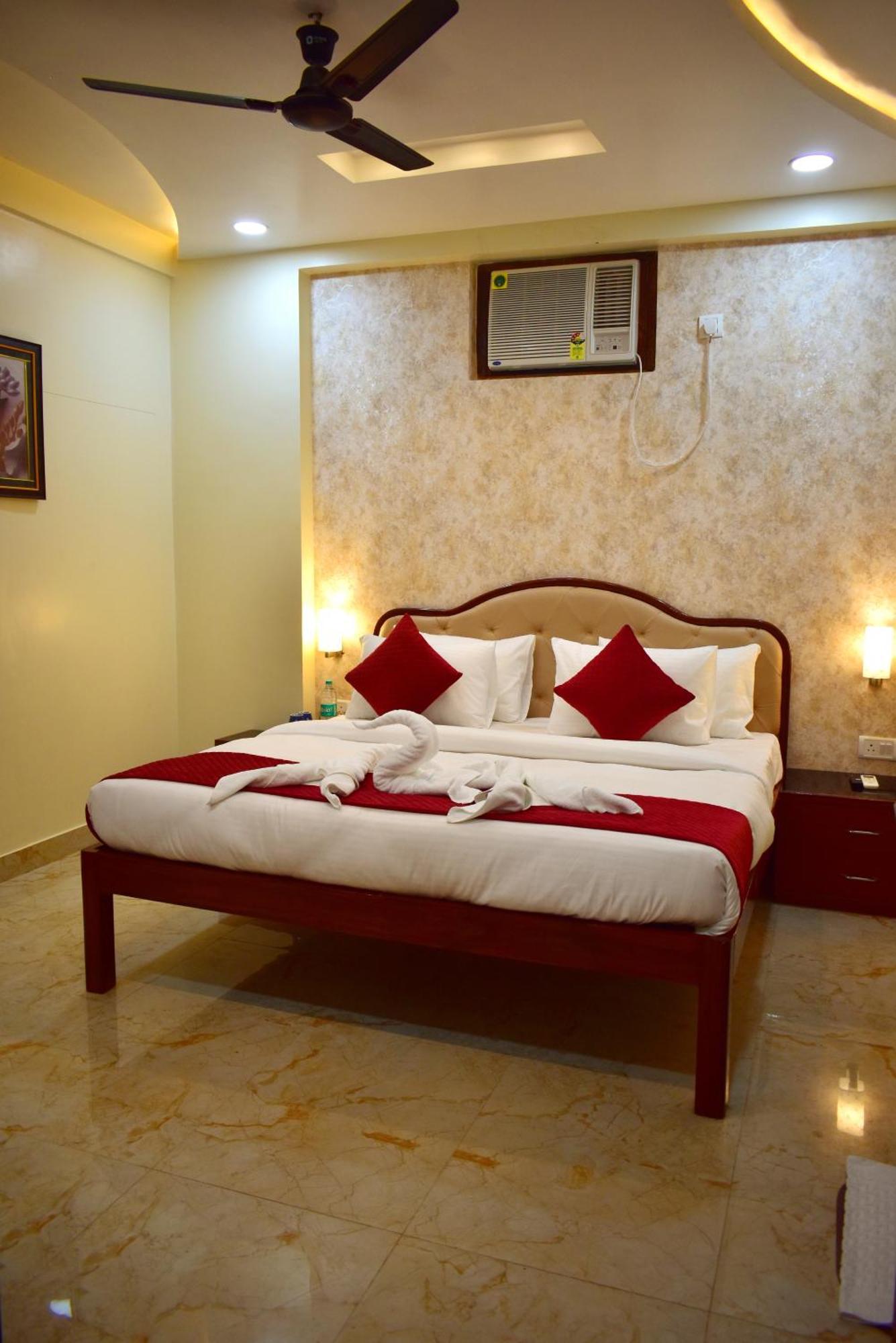Hotel Kashi - Ratan Near Kashi Vishwanath Temple