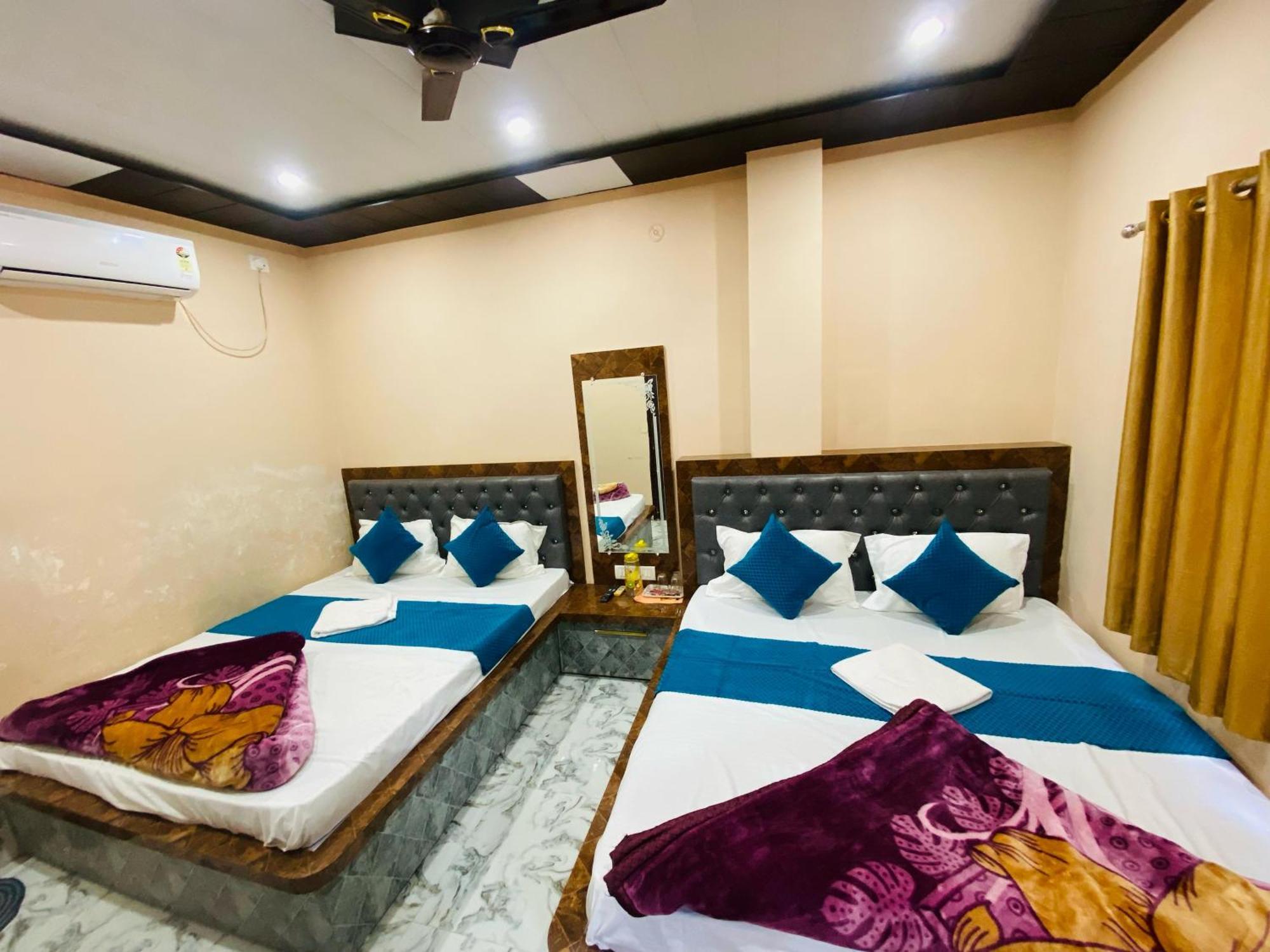 Laxmi Palace 3*
