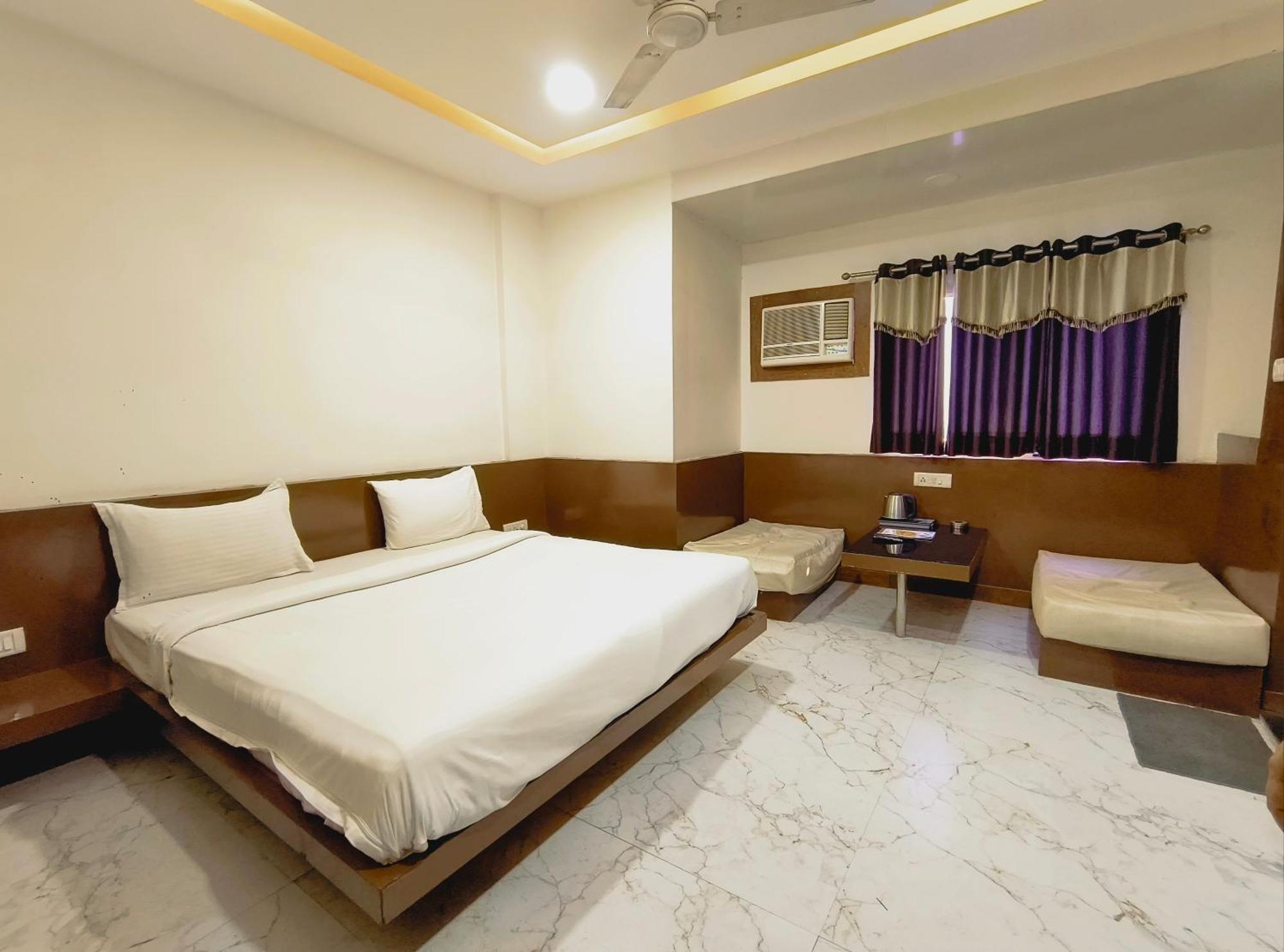 Hotel Palace - Near Kashi Vishwanath Temple With Parking Varanasi