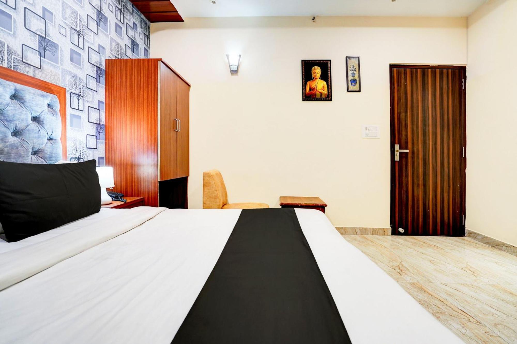Townhouse Ram Katora Near Vishwanath Temple Formerly Sv Grand Hotel