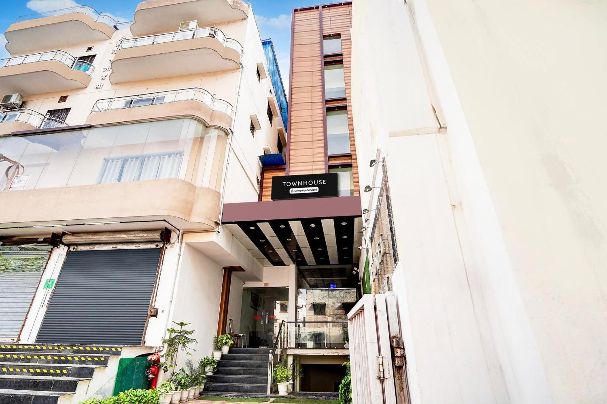 Townhouse Ram Katora Near Vishwanath Temple Formerly Sv Grand Hotel