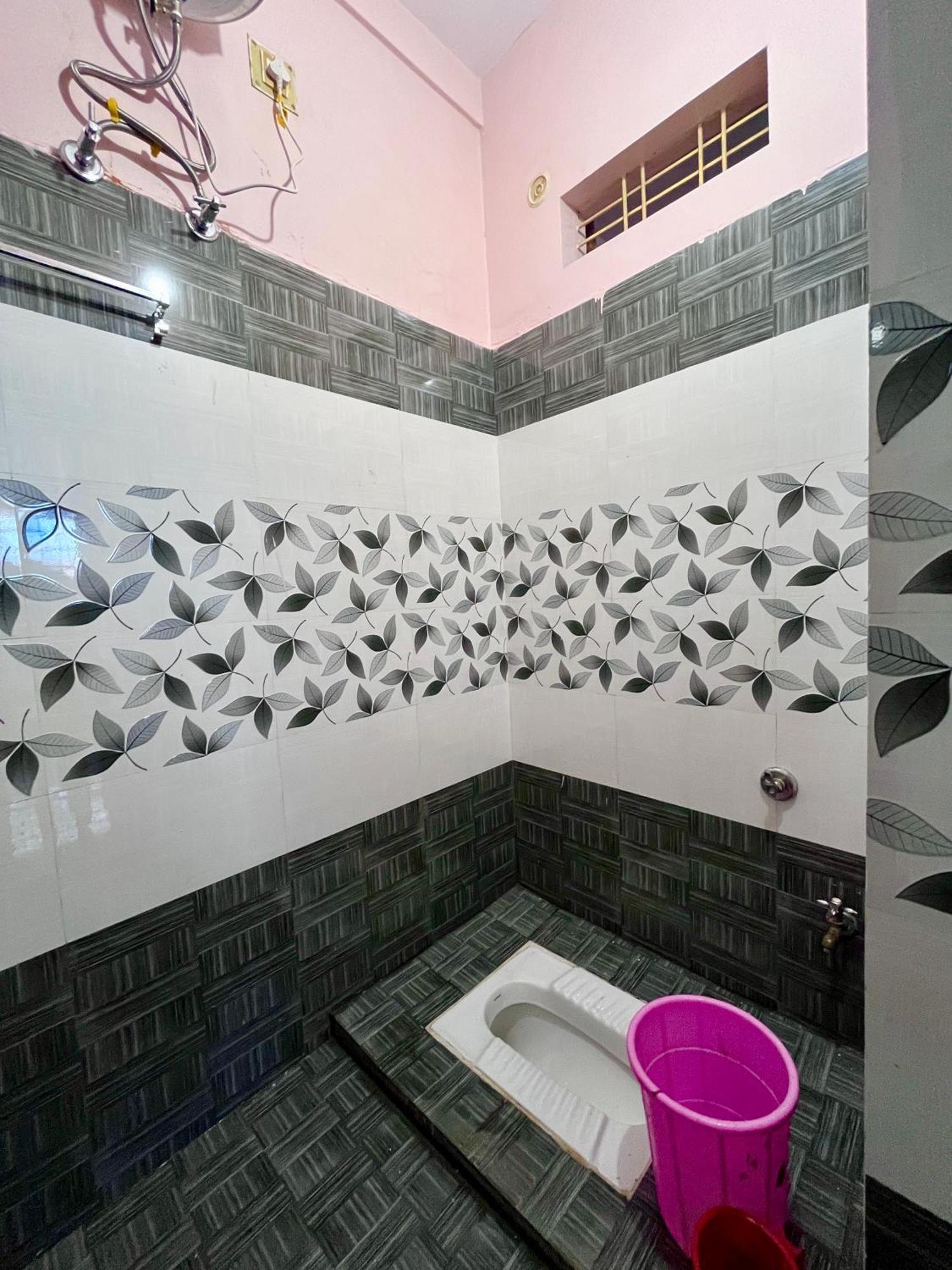 Guest house Trilok P - Dashashwamedh Ghat Near Kashi Vishwanath Temple