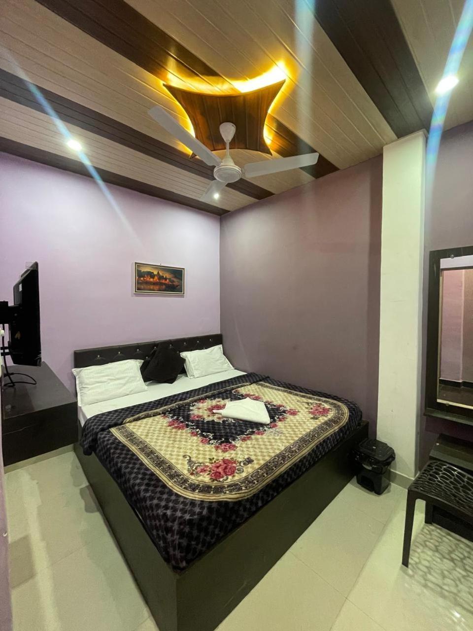 Shiv Darshan Hotel