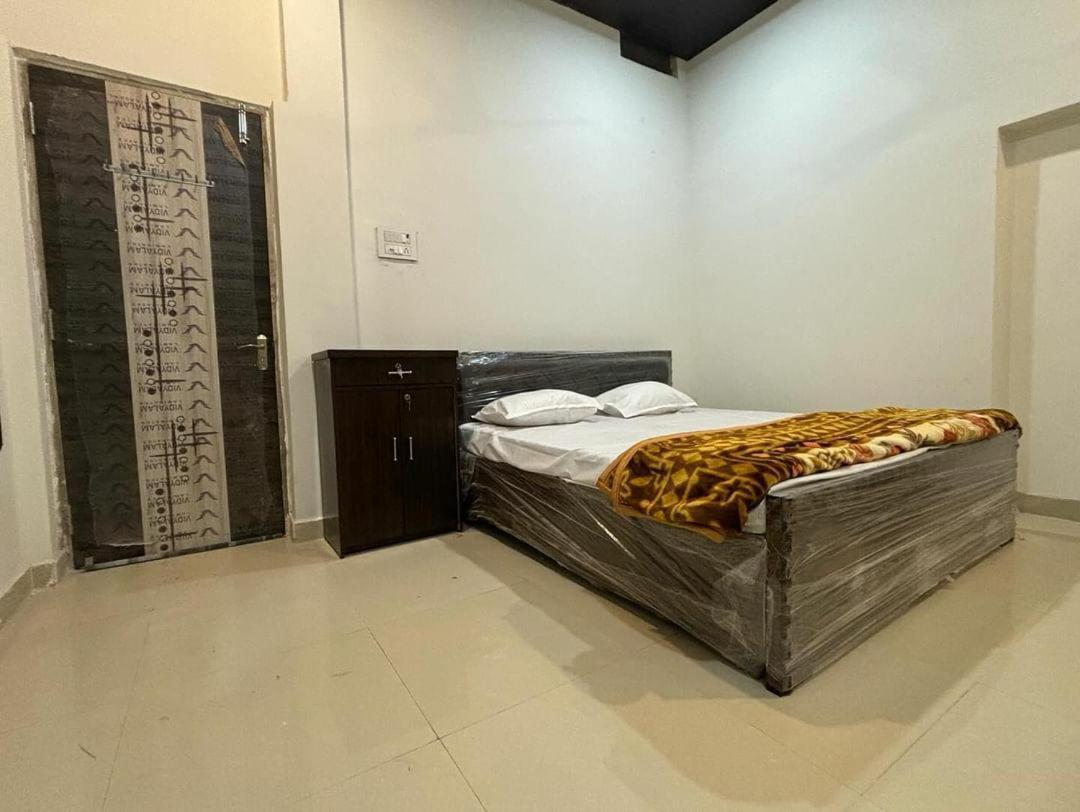 Hotel Madhuri 5*